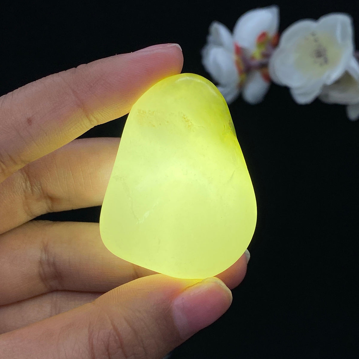 和田玉白玉带翠籽料挂件（48.1g）