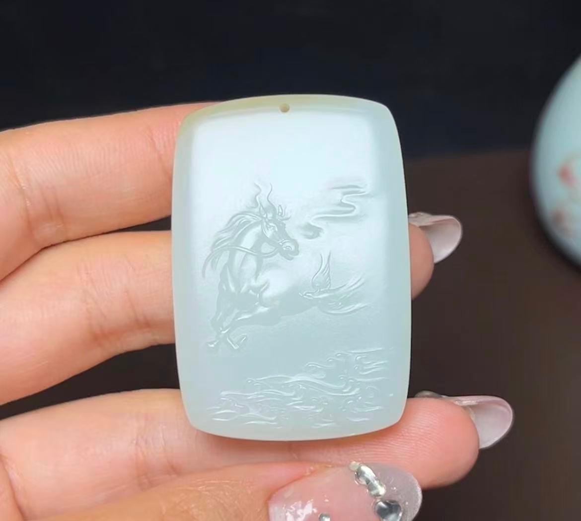 新疆和田玉且末料羊脂玉生肖马马到成功（39.4g）