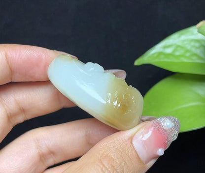 和田玉且末糖羊脂玉佛公（39.0g）