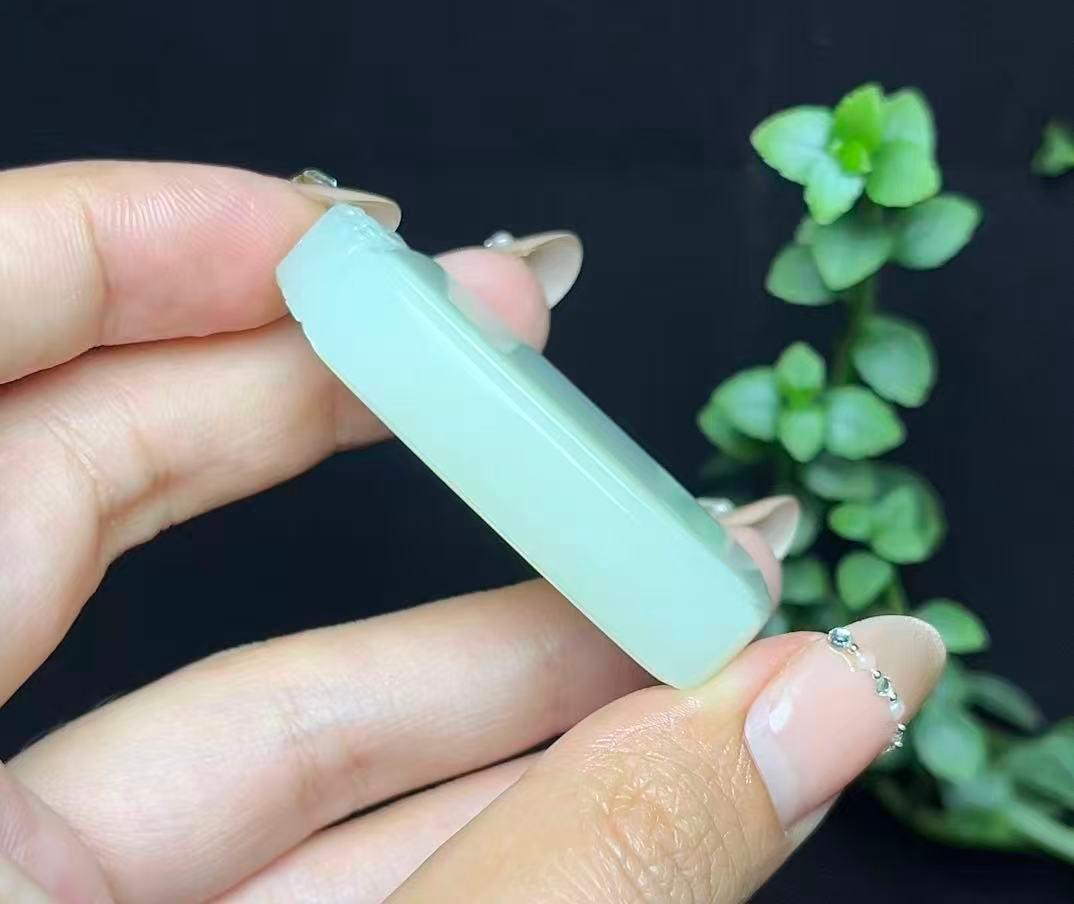 和田玉且末料平安无事牌（37.2g）