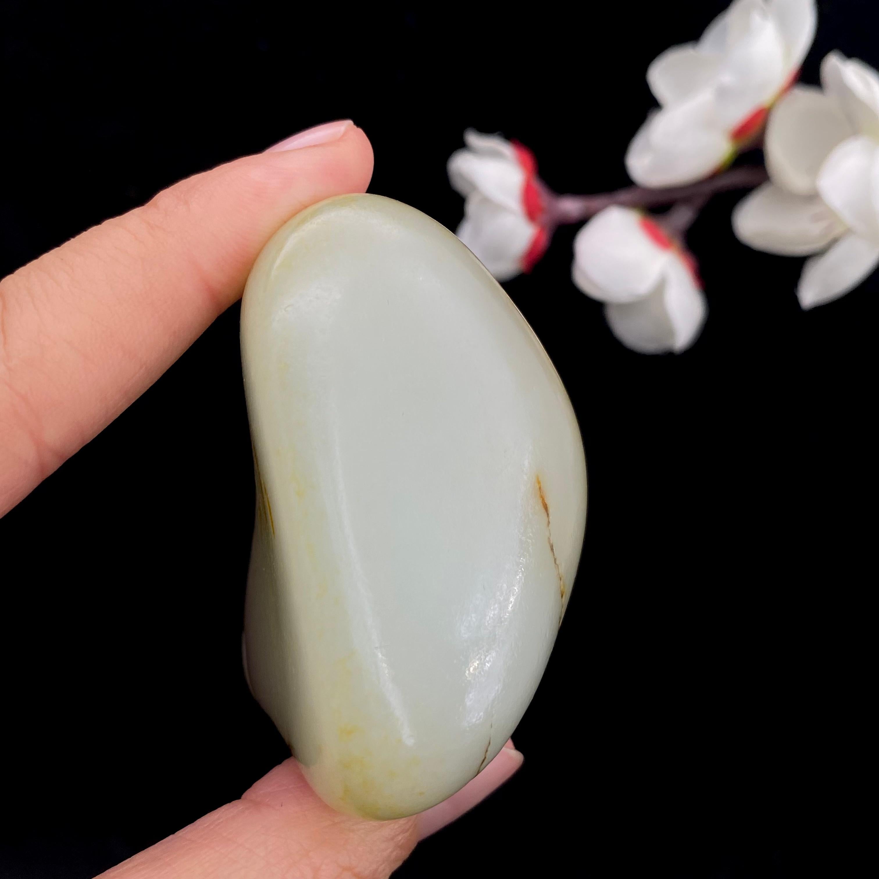 和田玉聚红皮籽料原石（137g）