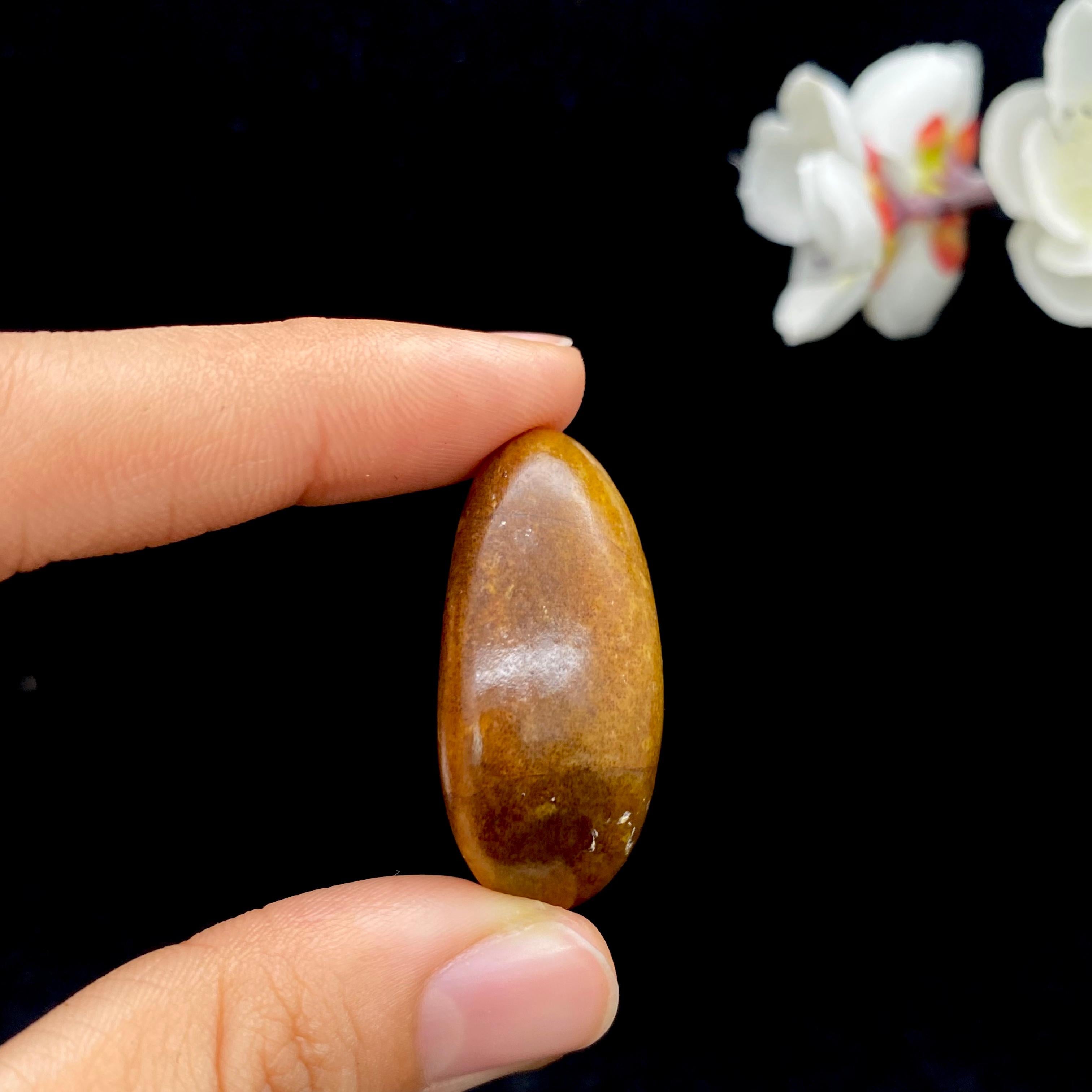 和田玉秋梨黄皮籽料挂件（19.8g）