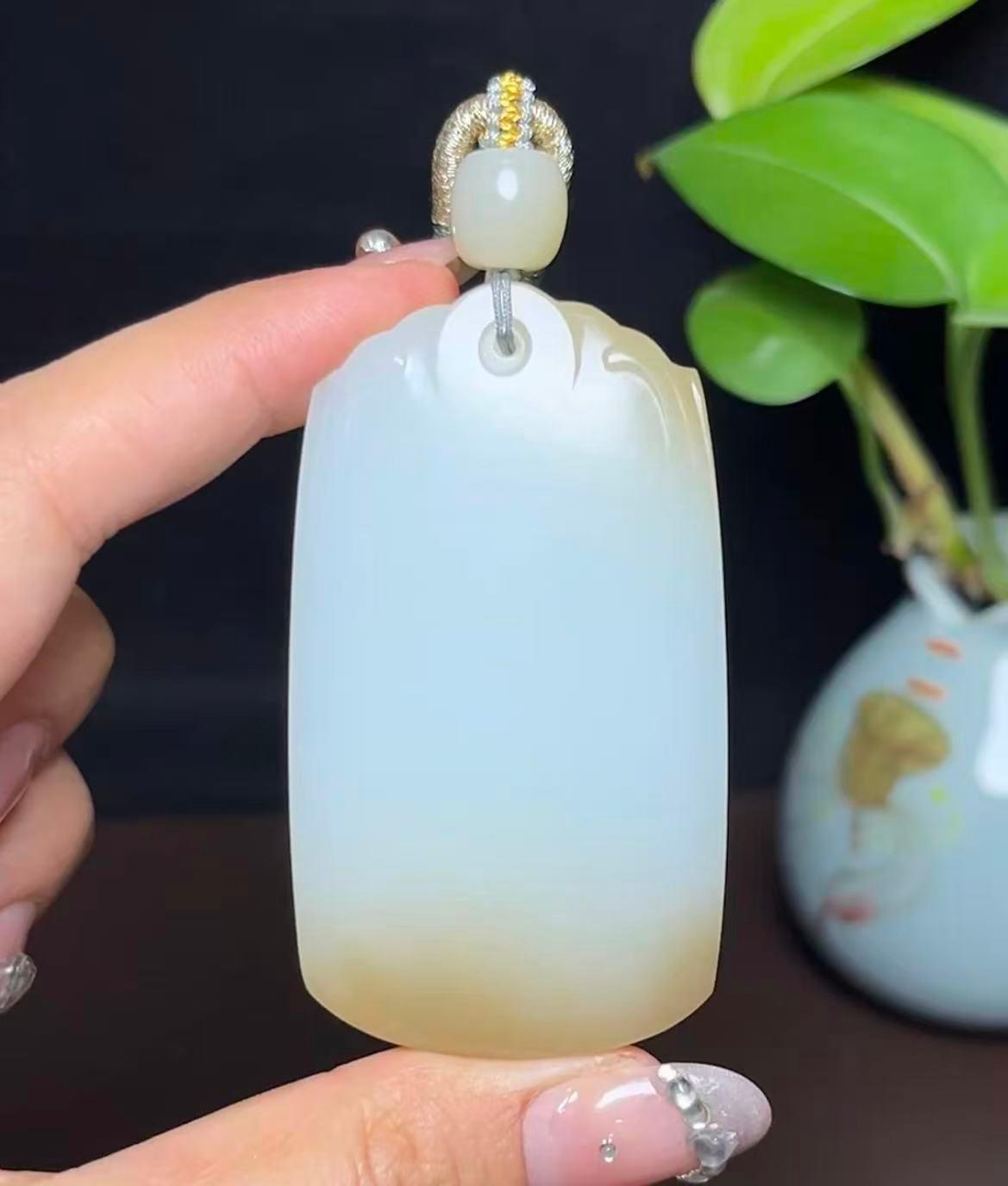 新疆和田玉且末天地糖羊脂玉平安无事牌（80.8g）