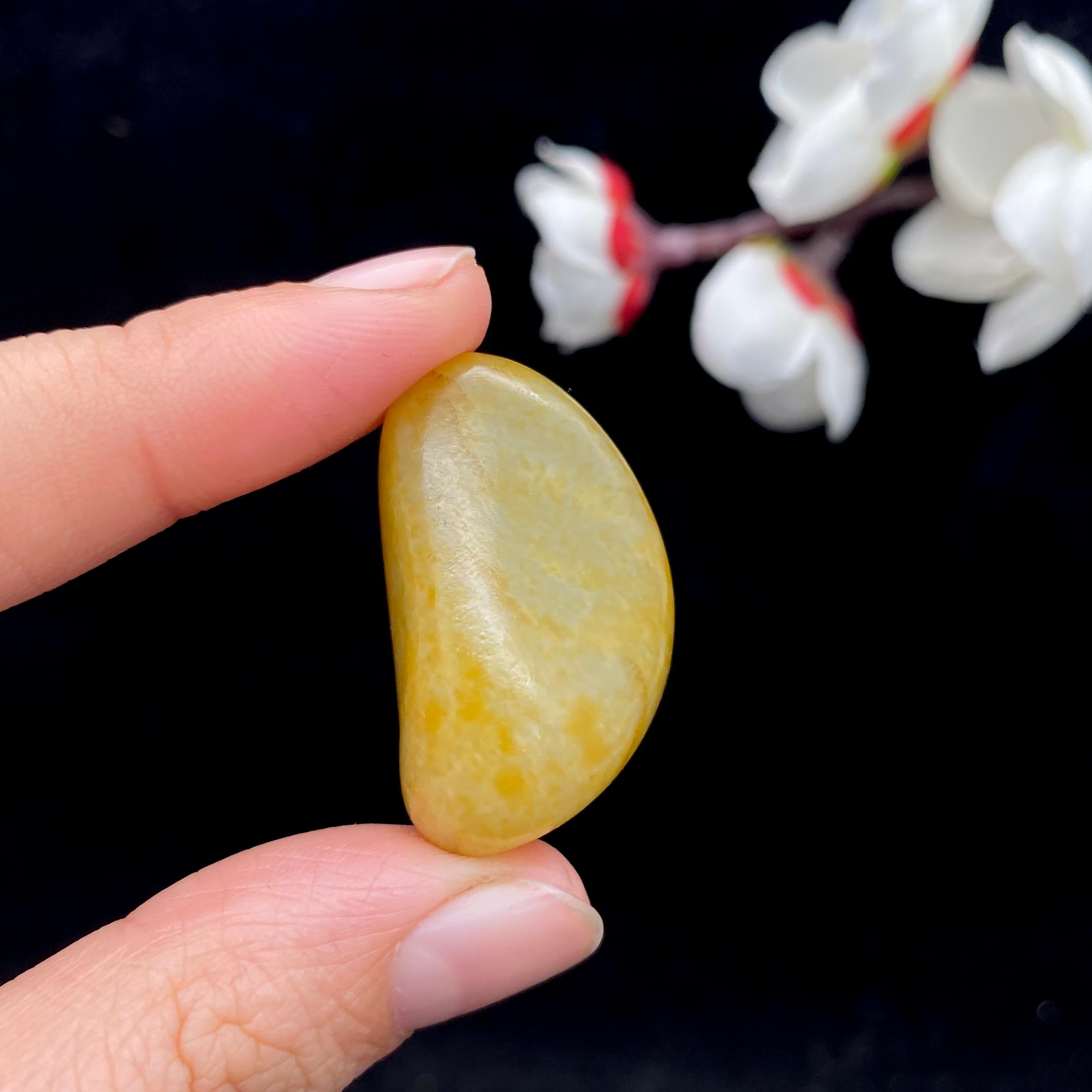 【超值推荐】和田玉黄皮籽料原石（14.3g）