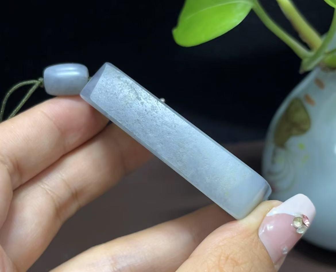 新疆和田玉籽料腰缠万贯意境青花平安无事牌（56.1g）