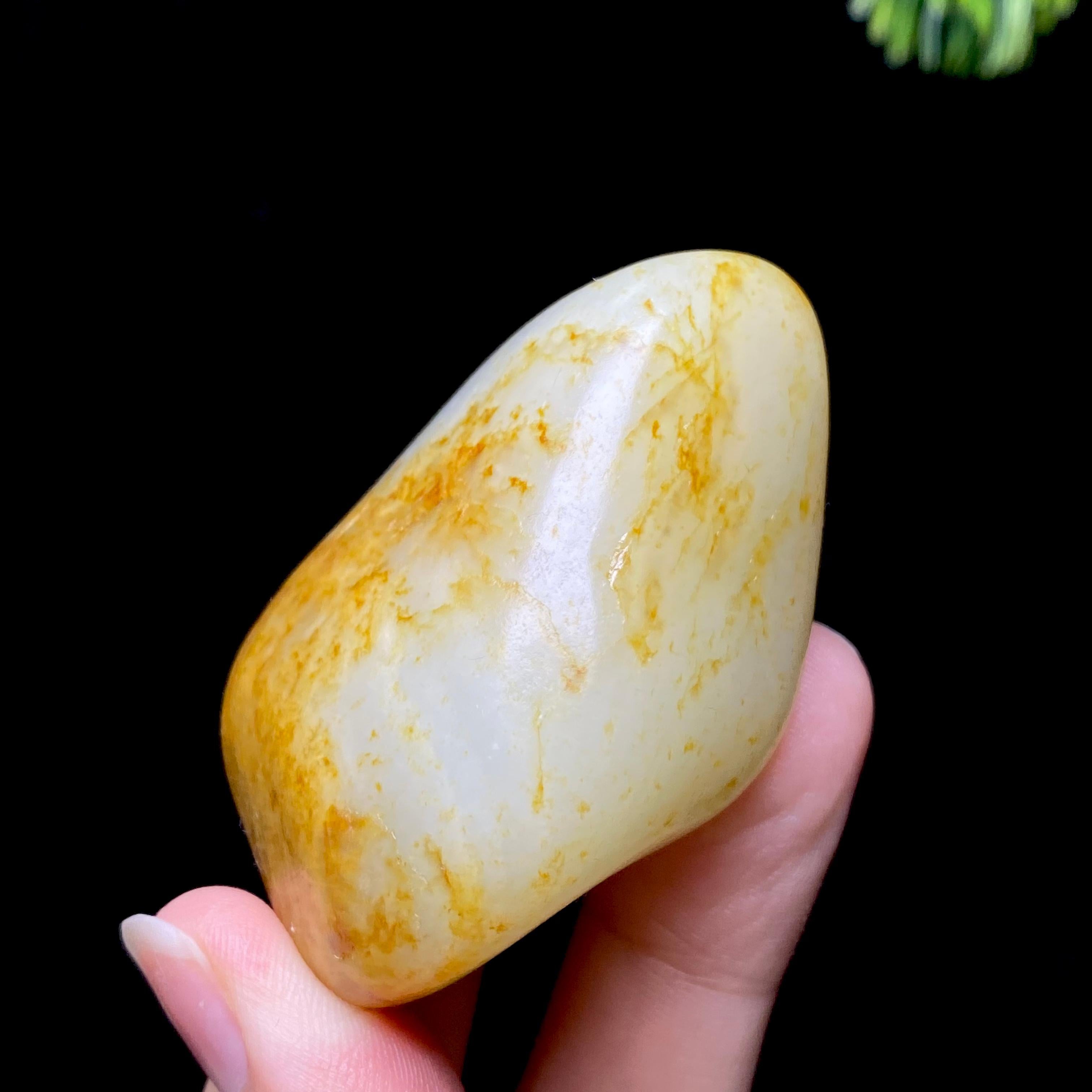 和田玉洒金皮籽料手把件（79.08g）