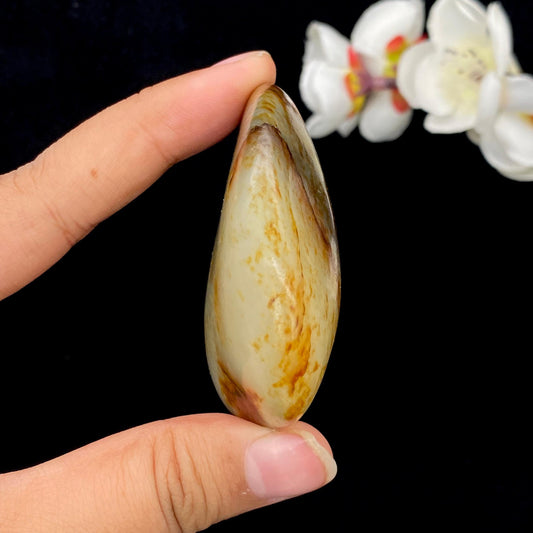 和田玉洒红皮青花底籽料手把件（80.4g）
