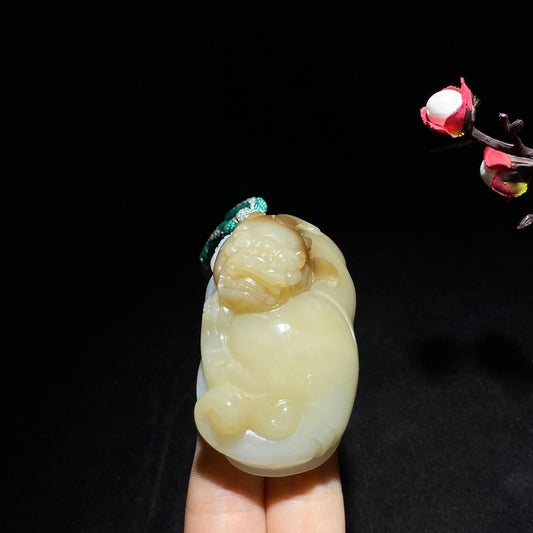 和田山料糖白玉貔貅手把件（108.8克）