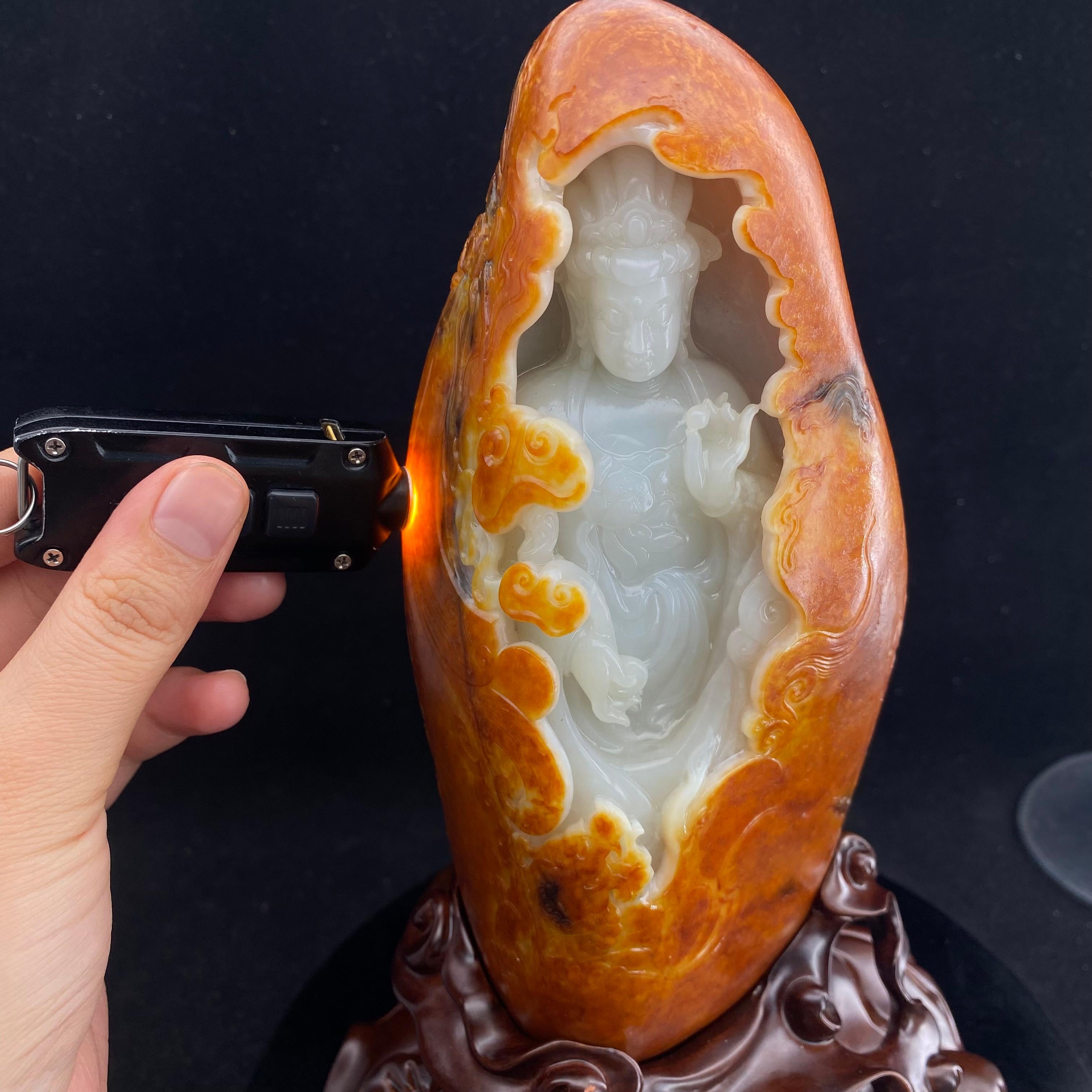 和田玉红沁皮籽料【观音菩萨】摆件（1458.8g）