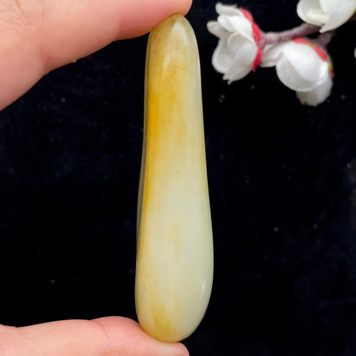 和田玉黄皮籽料手把件（75.9g）