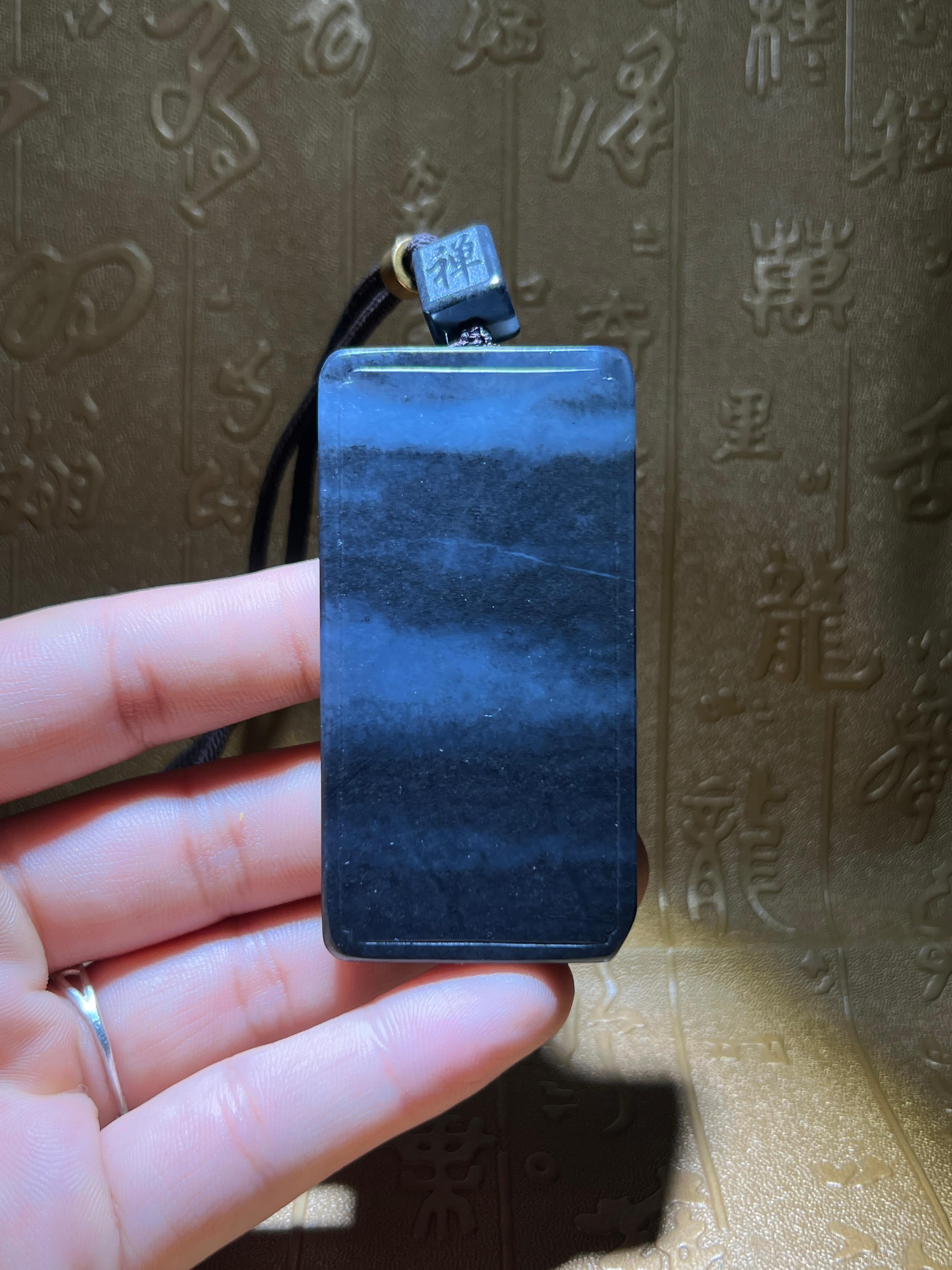 和田玉青花籽料观音（80.0g）