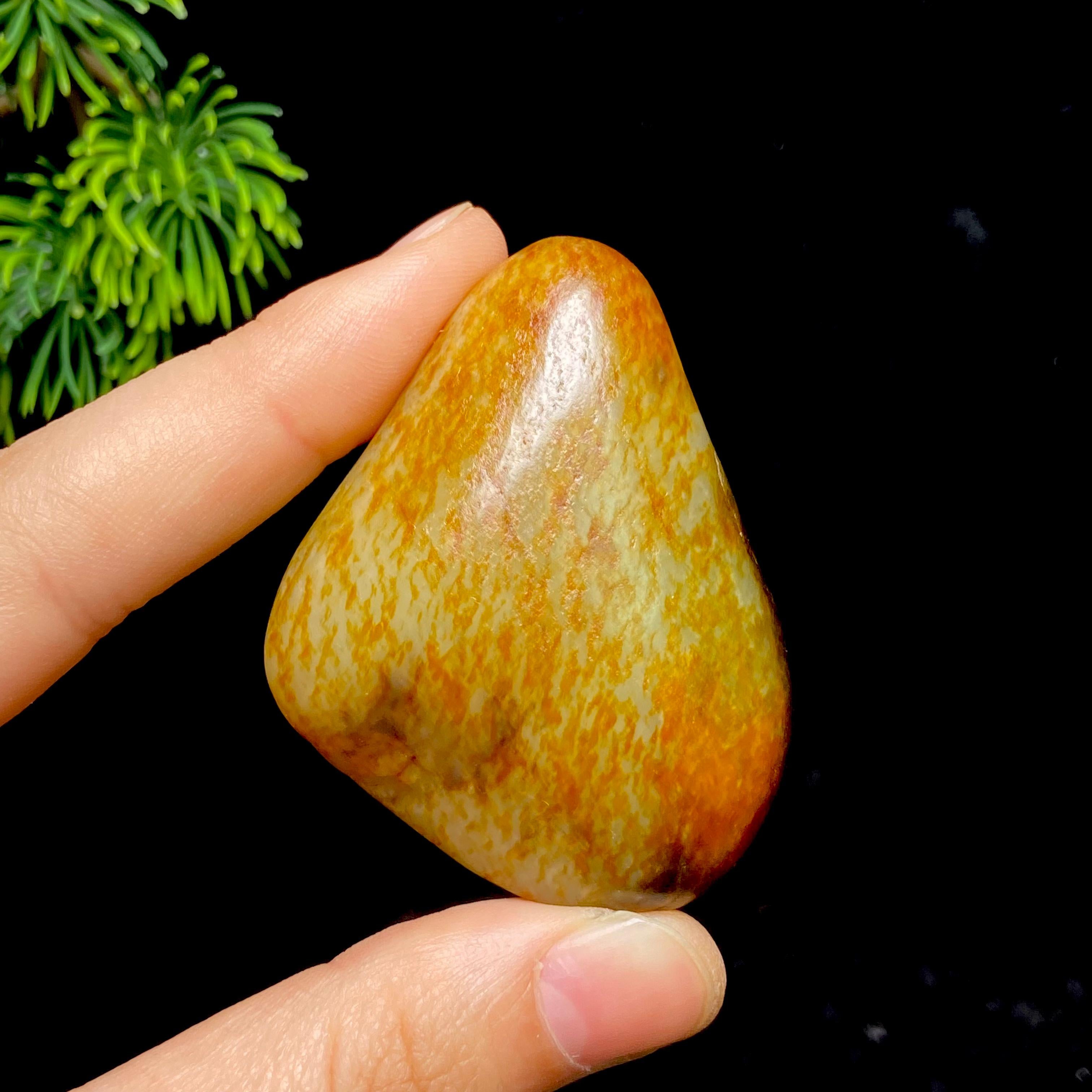 和田玉黄沁皮籽料（69.6g）