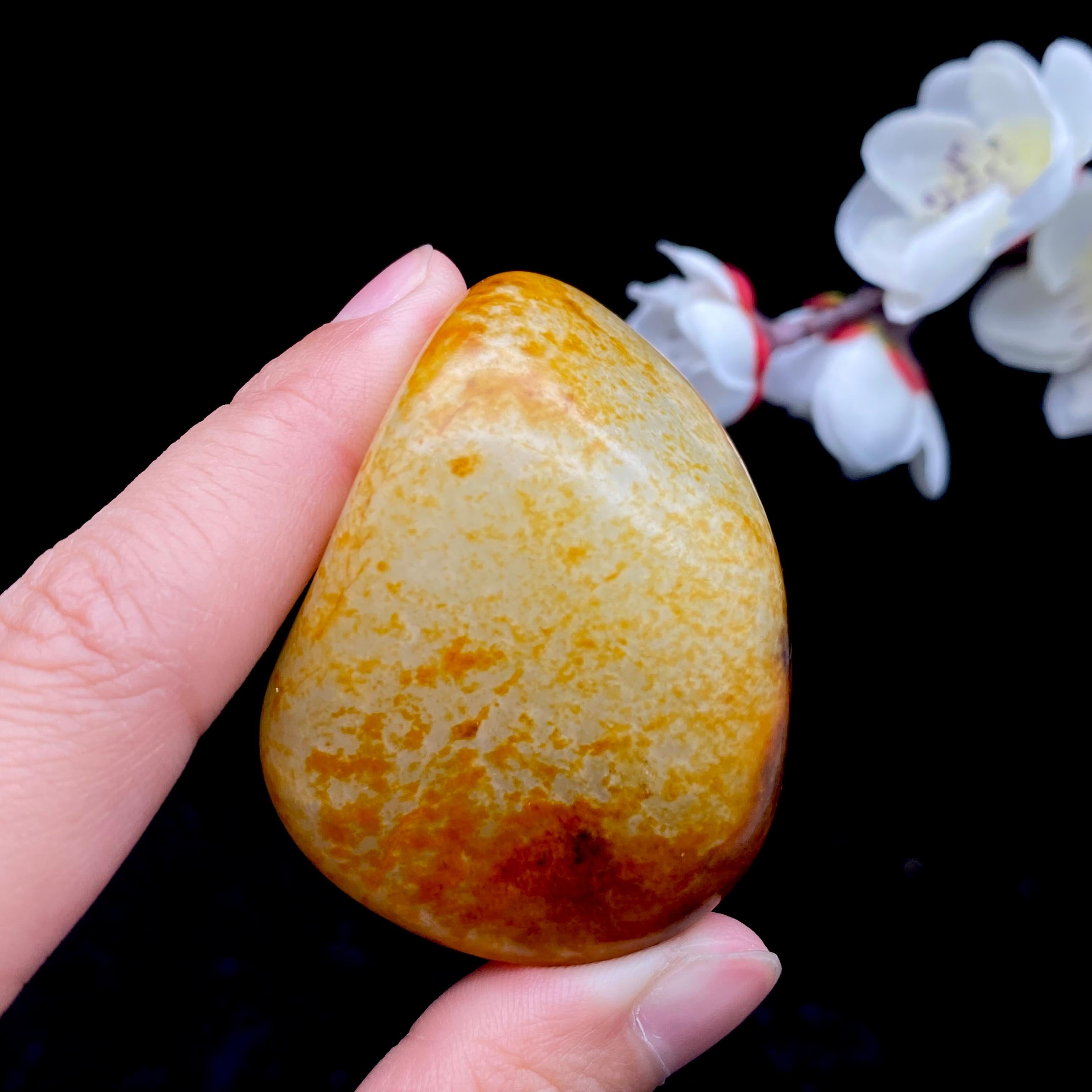 和田玉聚红皮籽料原石（98.1g）