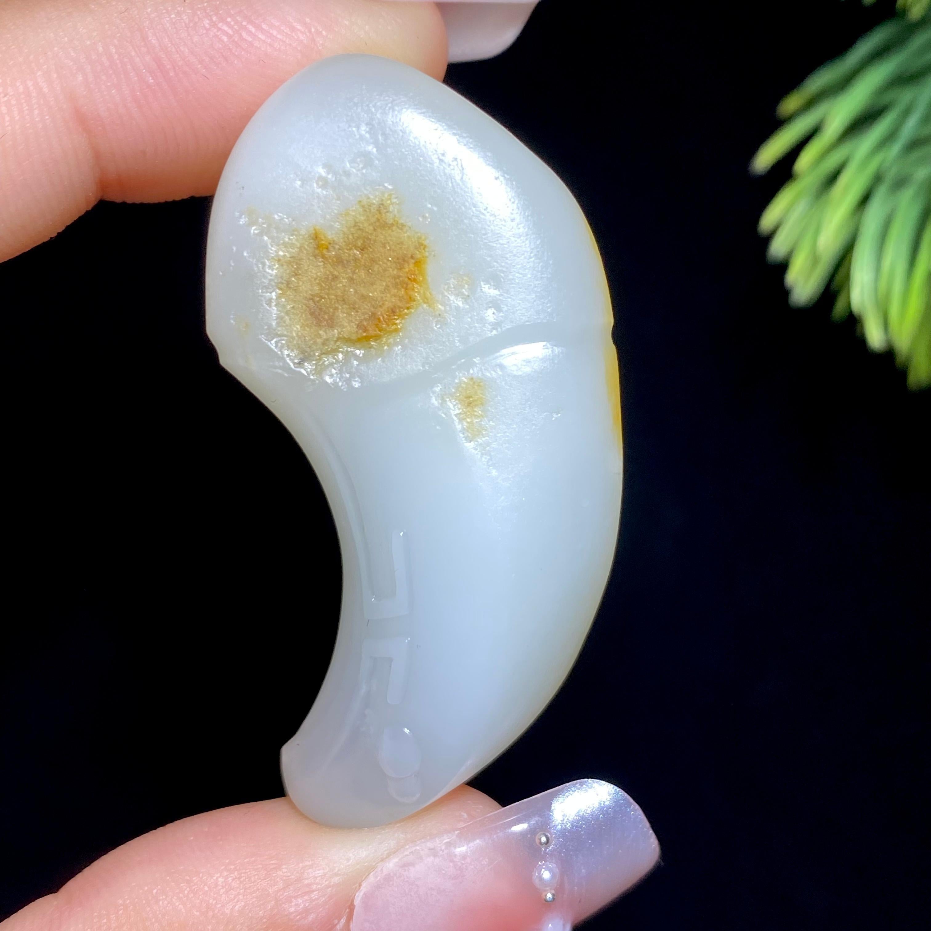 和田玉籽料狼牙（26.9g）