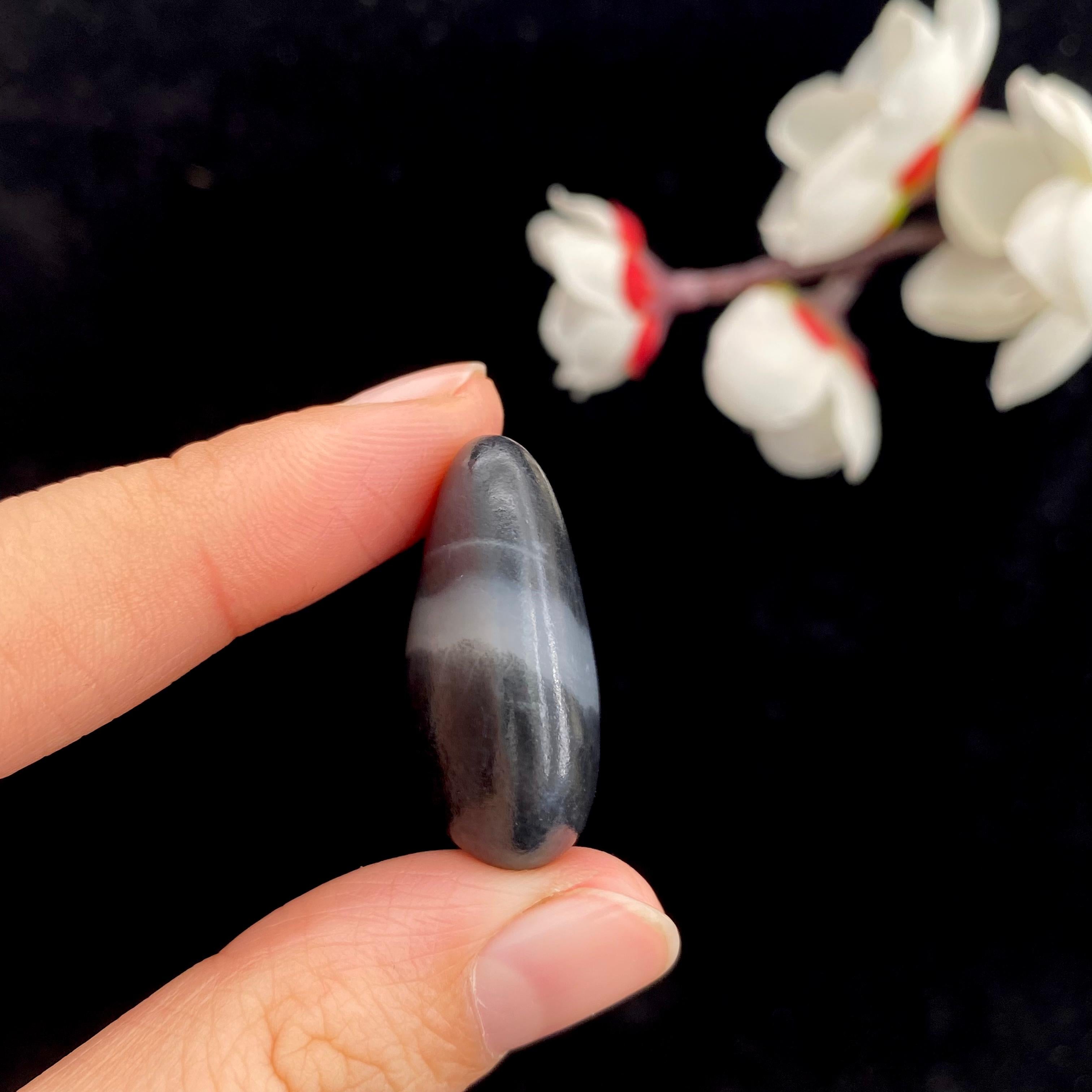 和田玉青花籽料原石（12.3g）