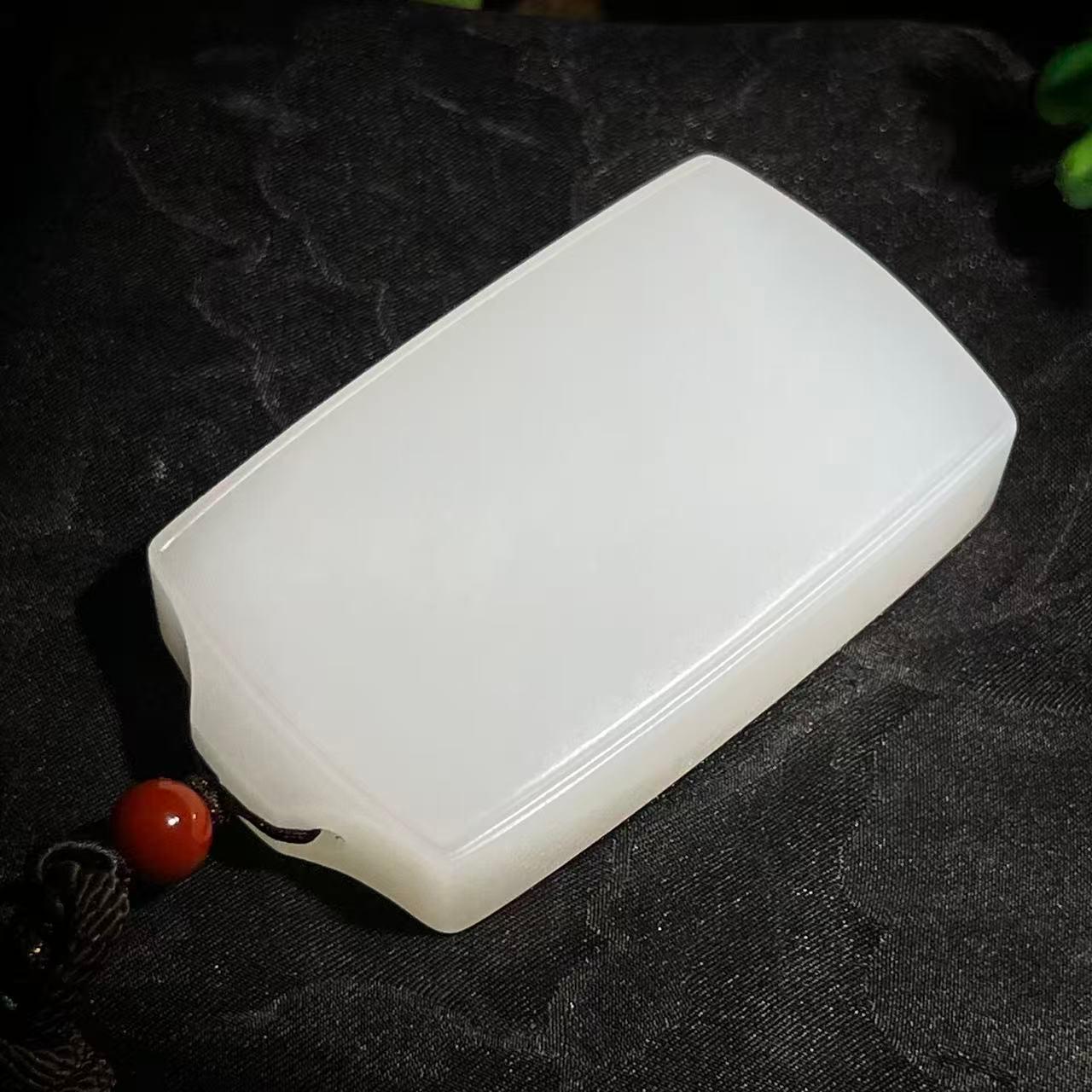 和田玉羊脂白玉无事牌（55.7g）
