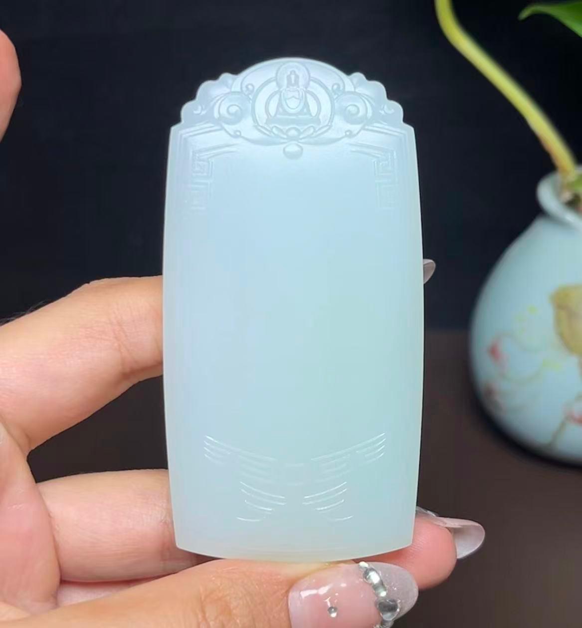新疆和田玉且末料带翠羊脂玉平安无事牌（93.1g）