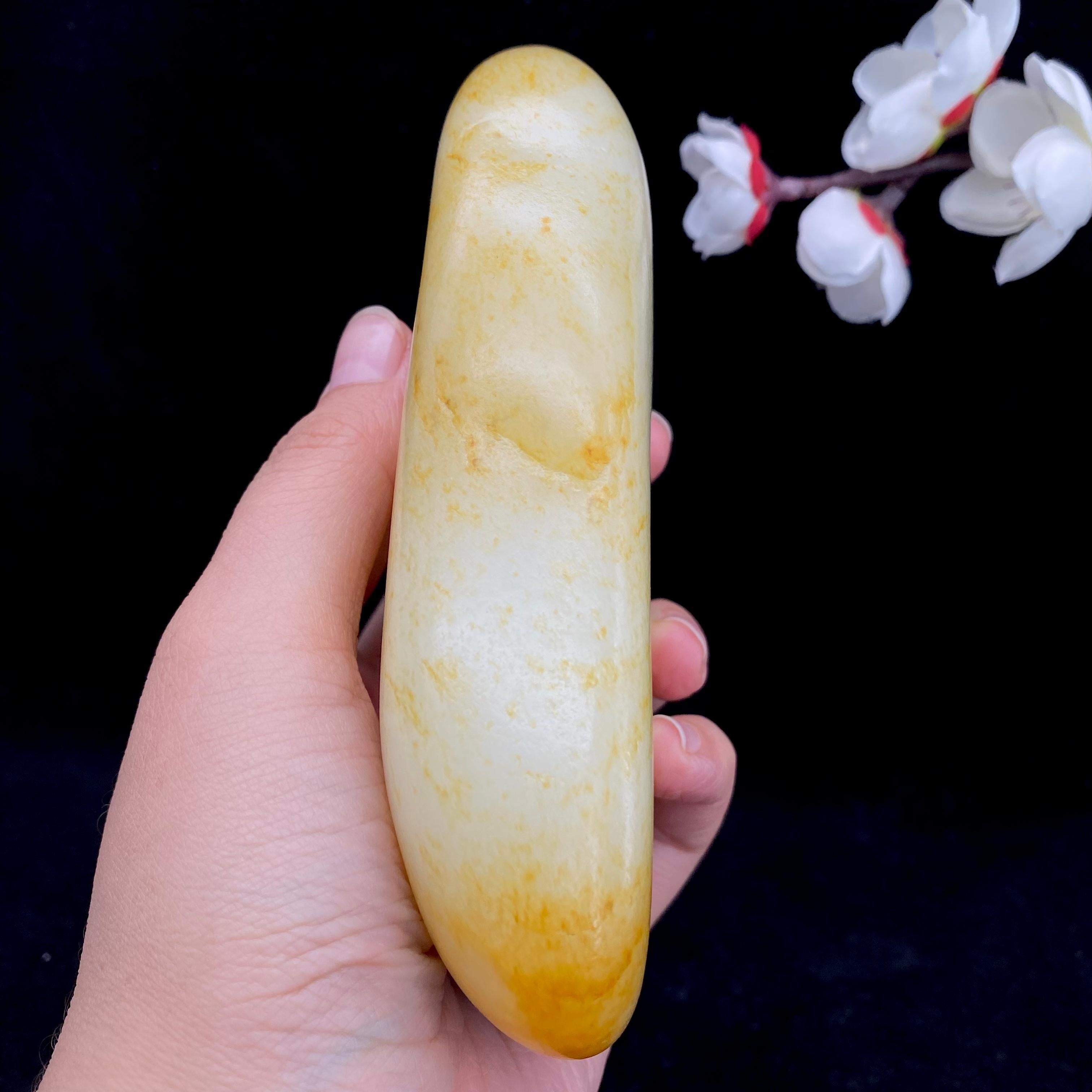 和田玉聚红皮籽料原石（588.8g）