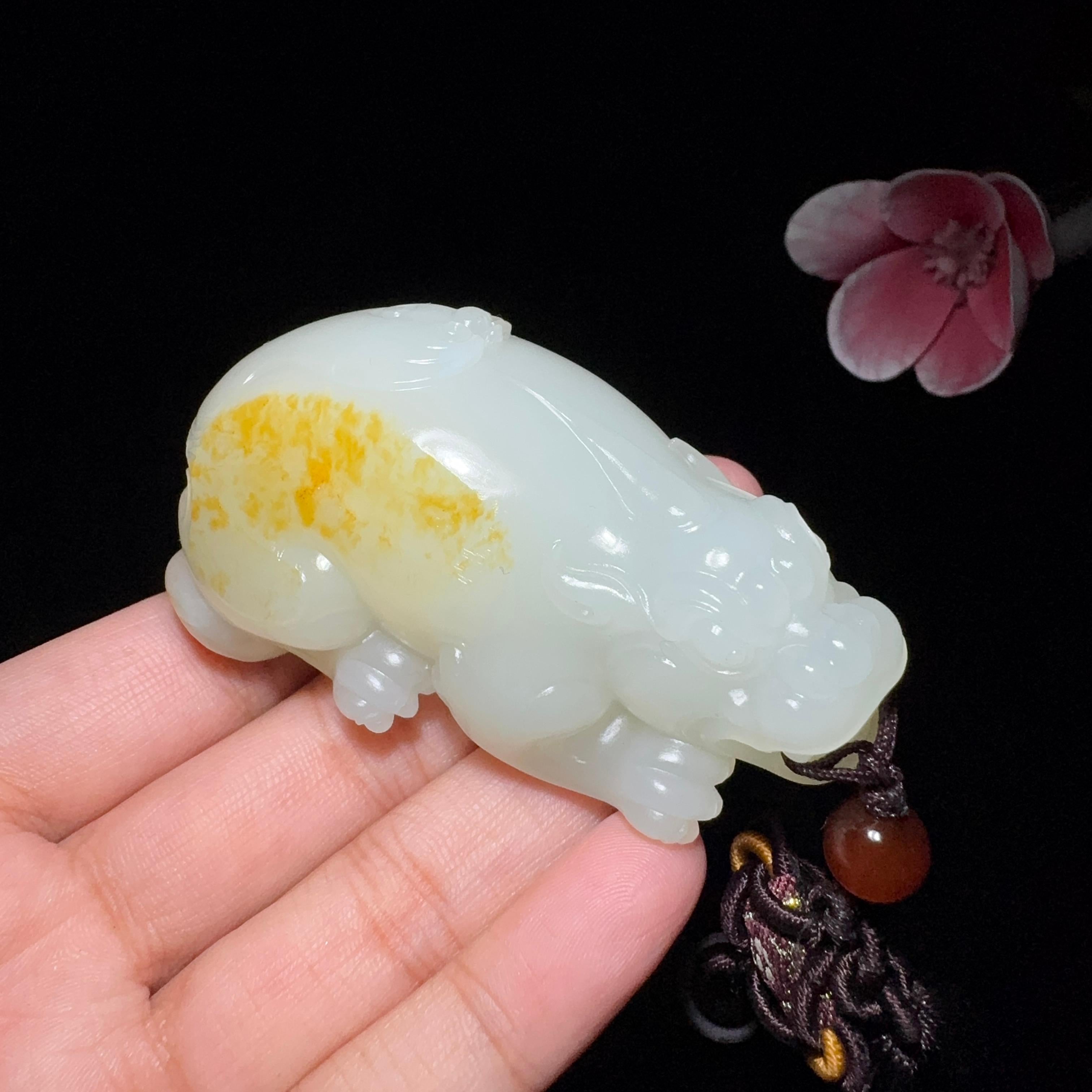 秒杀和田玉籽料手把件貔貅（125.0g）