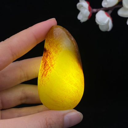 和田玉聚红皮籽料小手把件（57g）