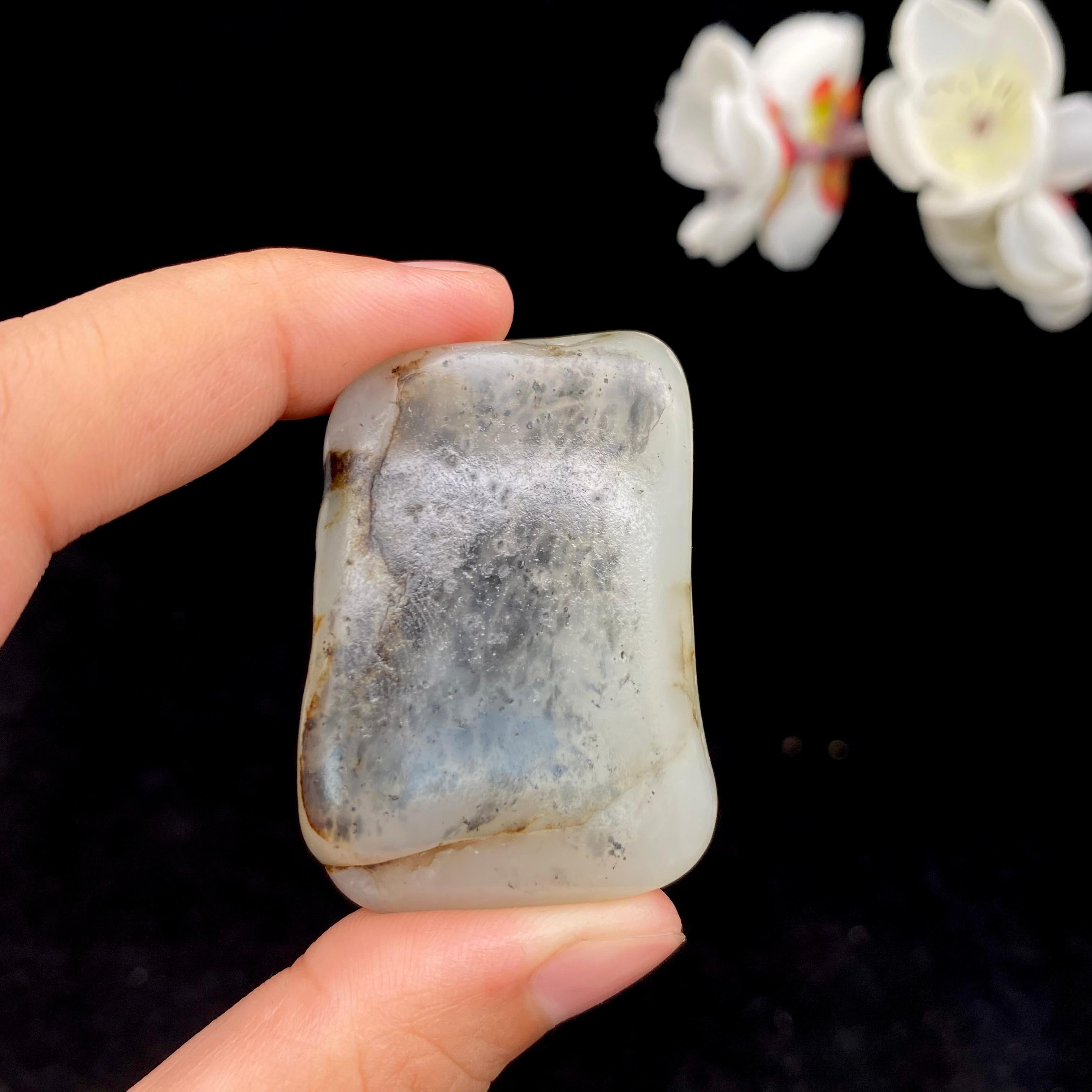 和田玉秋梨皮籽料原石（37.7g）