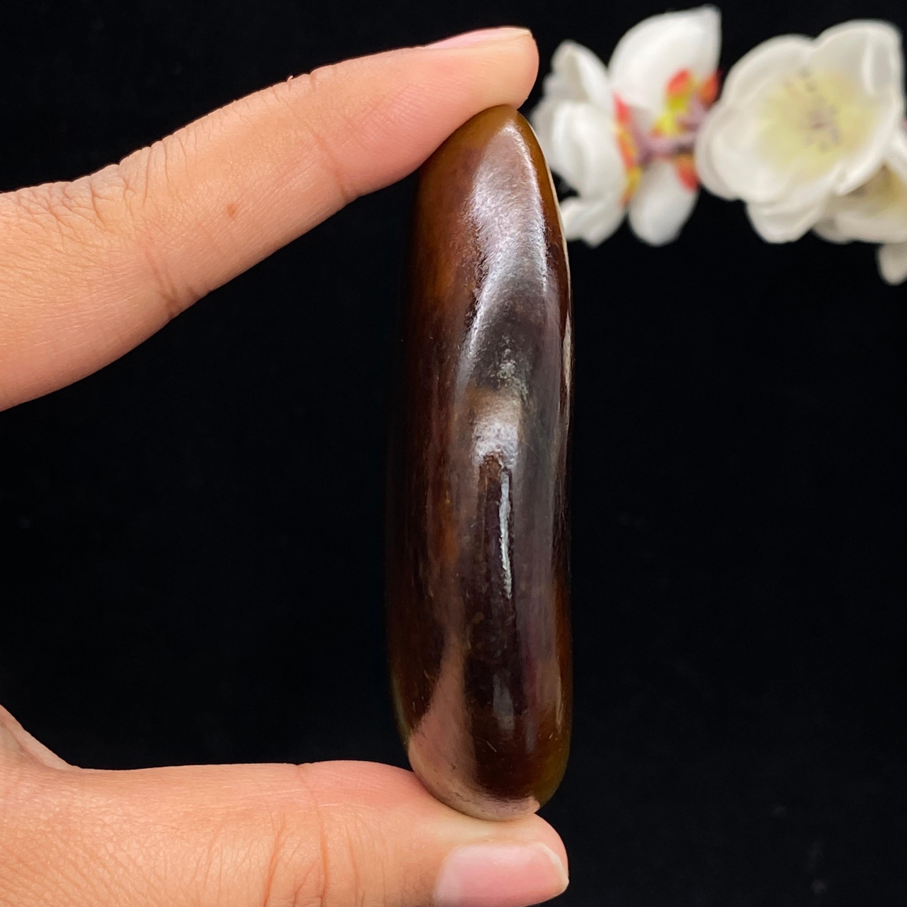 和田玉满黄皮带翠籽料手把件（132.9g）