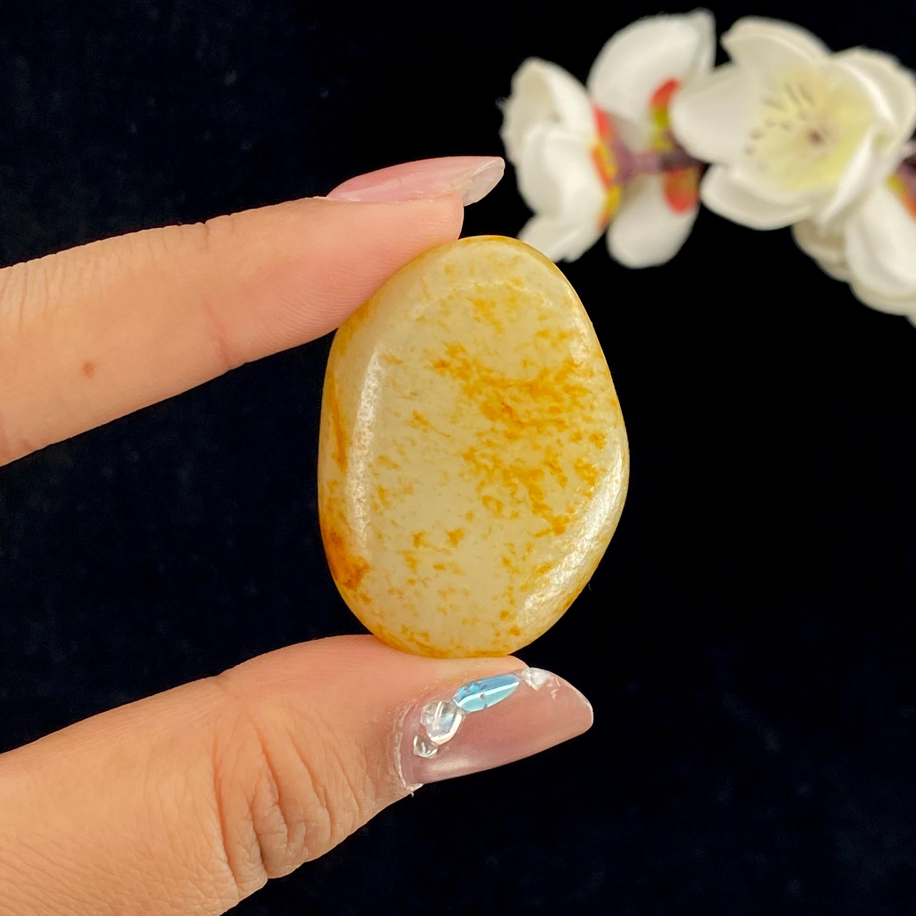 和田玉籽料手把件貔貅（75.6g） – 厚德载玉