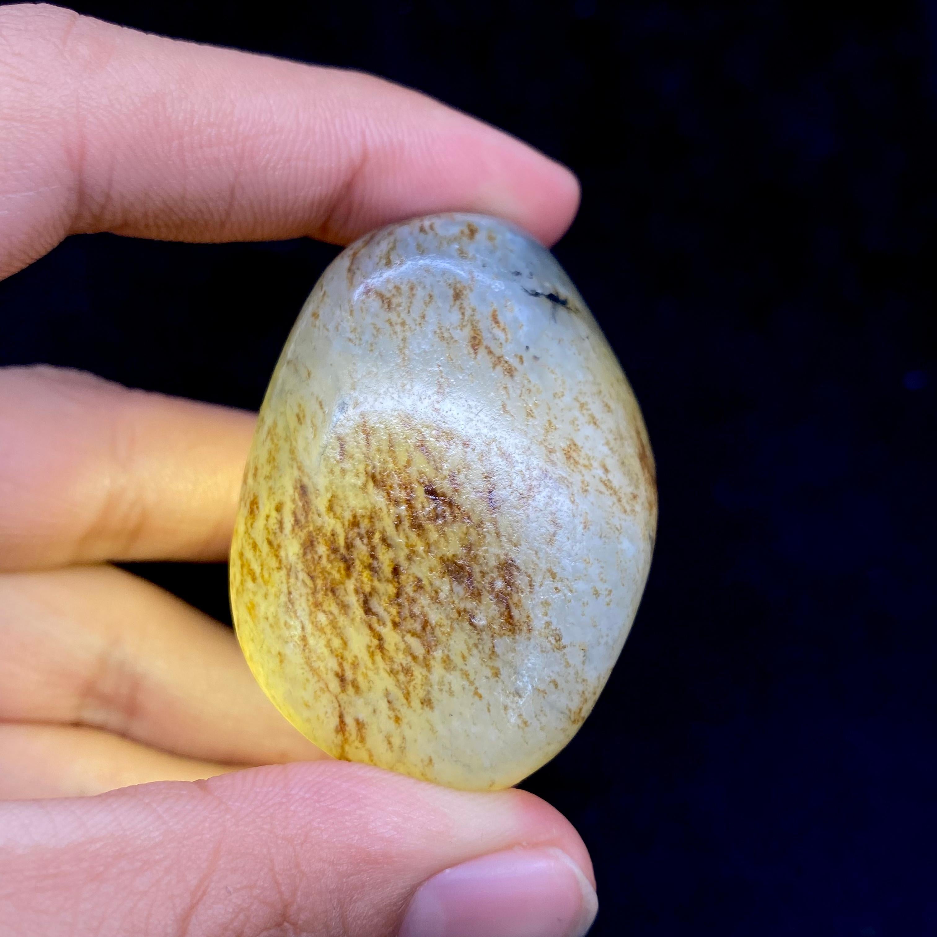 【超值推荐】和田玉秋梨皮青花底籽料大挂件（77.3g）