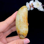 和田玉满洒金皮籽料手把件（157g）