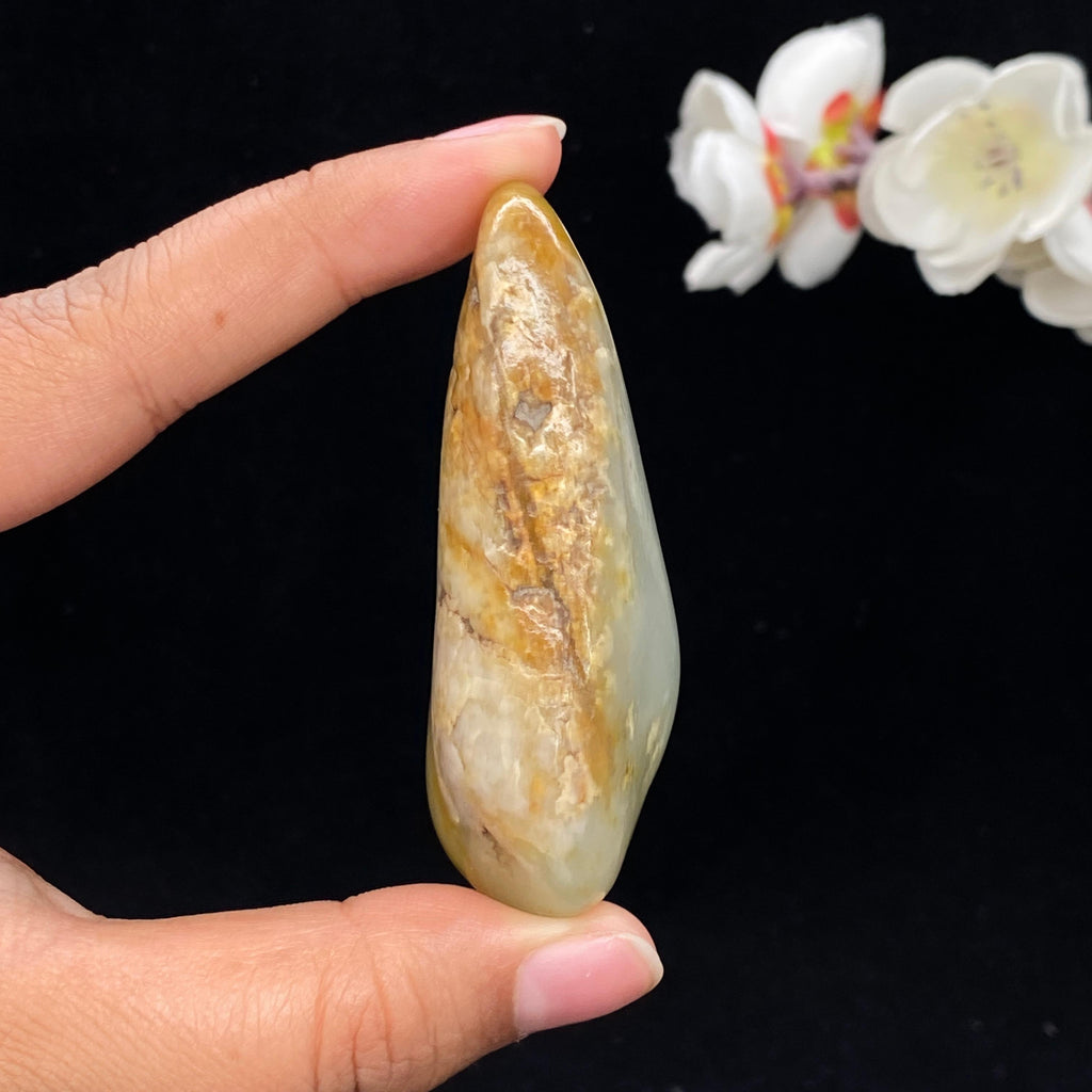 和田玉黄皮籽料手把件（68.5g）