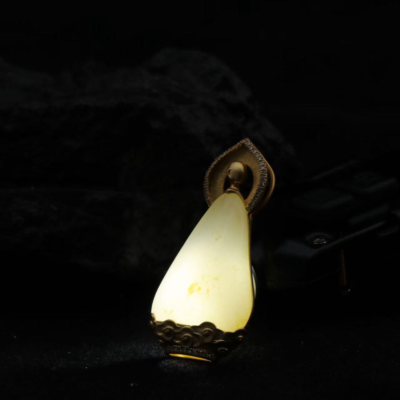 和田玉洒金皮包金吊坠（7.2g）