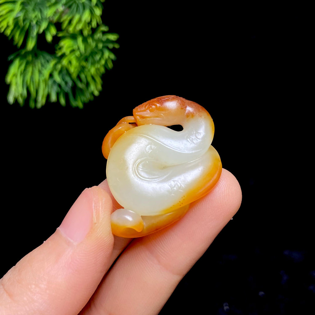 和田玉籽料灵蛇献瑞（13.4g）