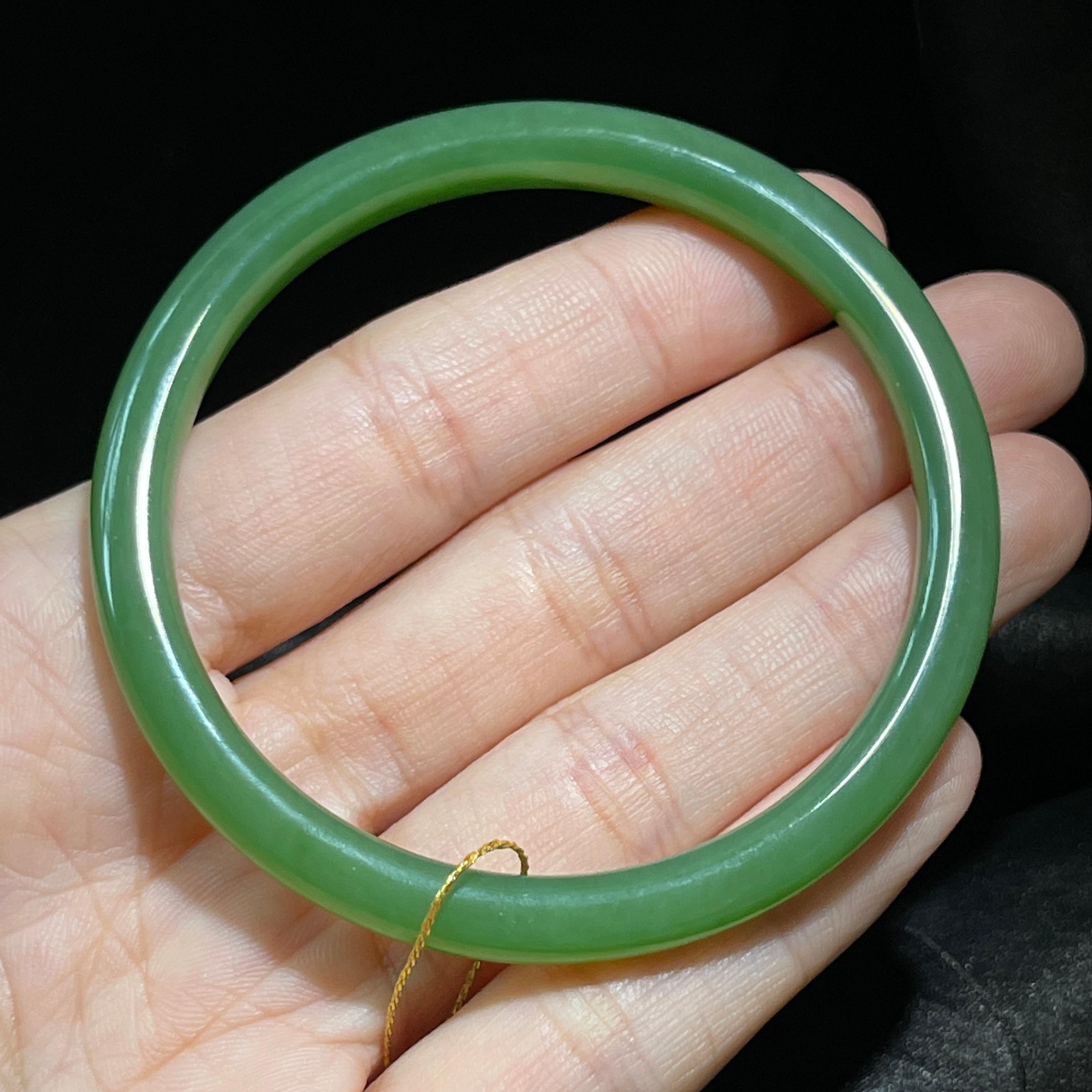和田玉碧玉冰底阳绿手镯（18.1g）