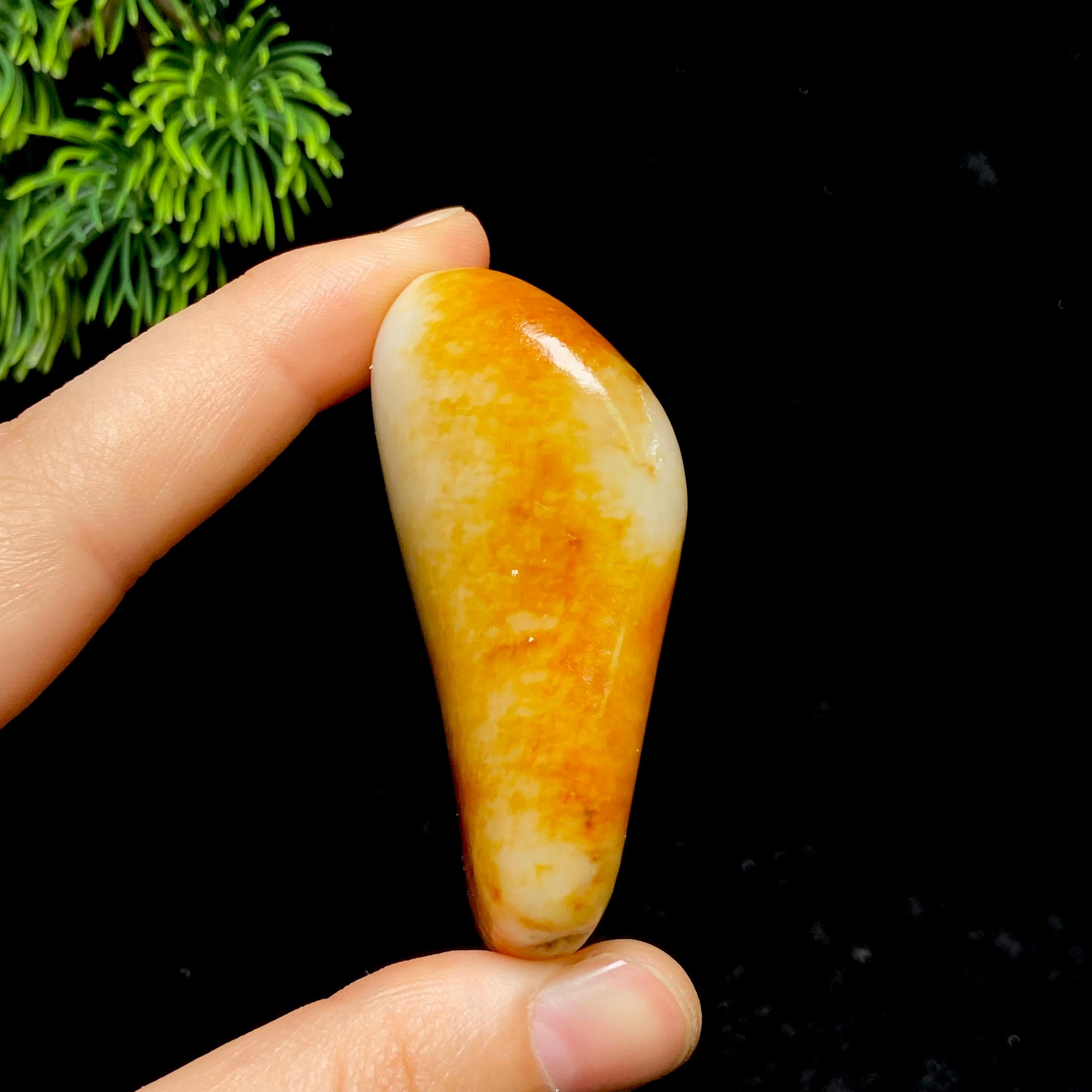 和田玉黄沁皮籽料（100.6g）