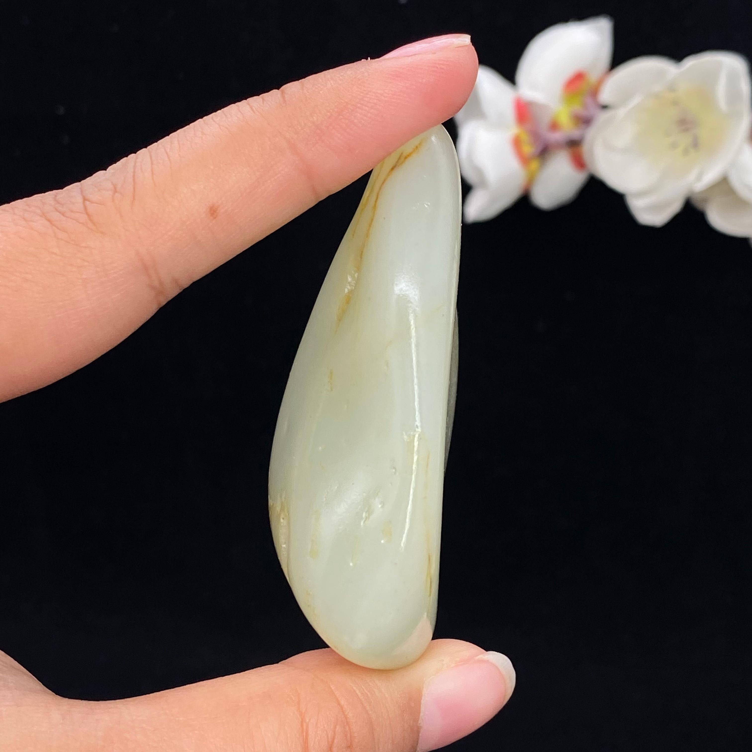 和田玉青白玉籽料手把件（75g）