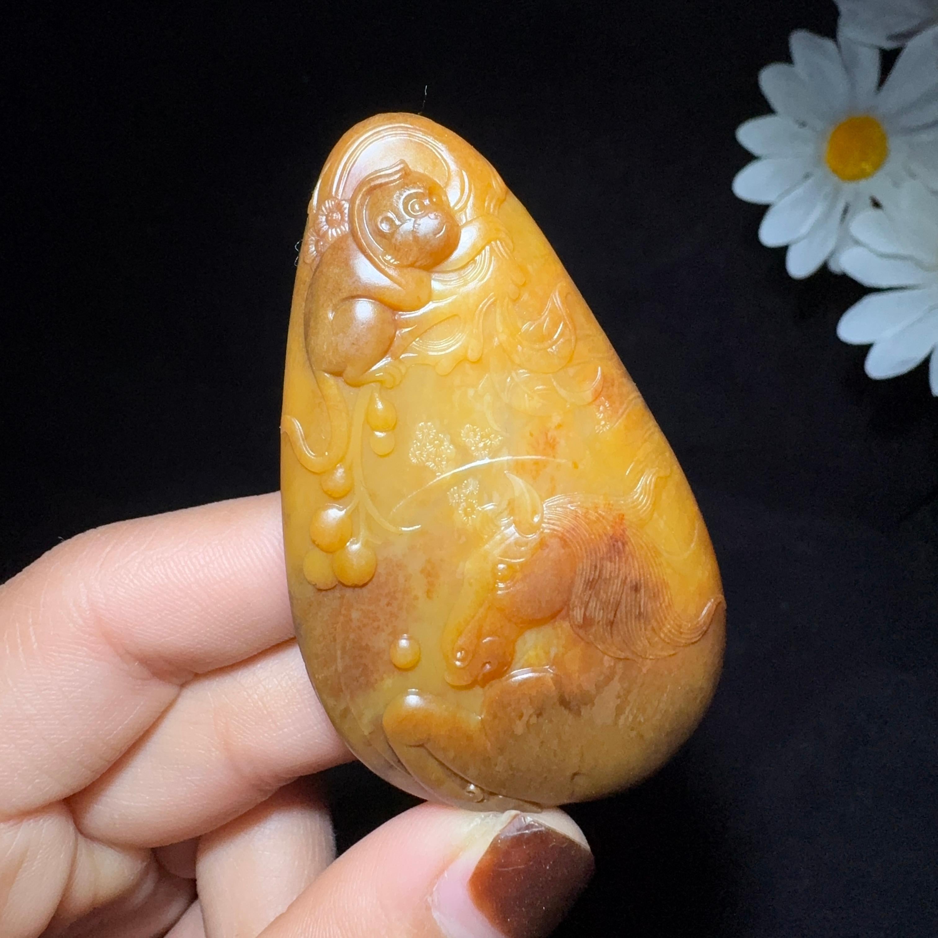 和田玉籽料收藏级挂件马上封侯（54.9g）
