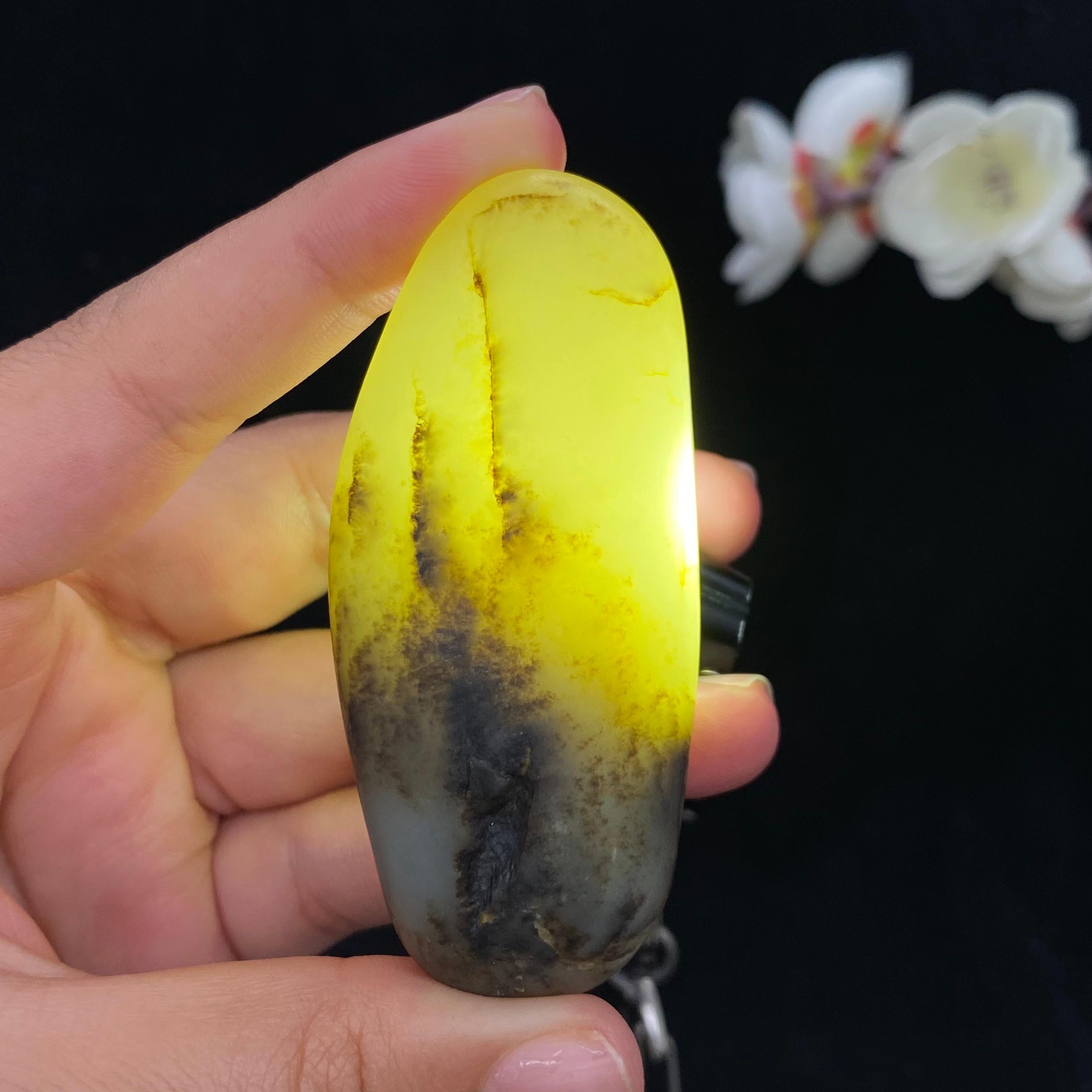 和田玉秋梨皮高青白肉籽料手把件（72.9g）