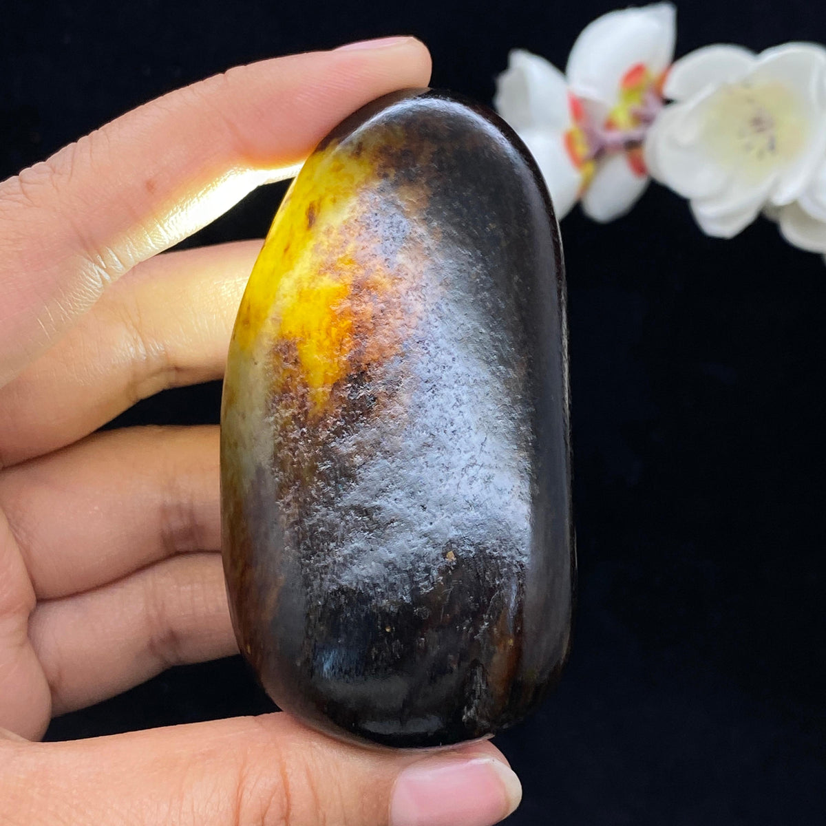 和田玉聚黑皮籽料手把件（142.7g）