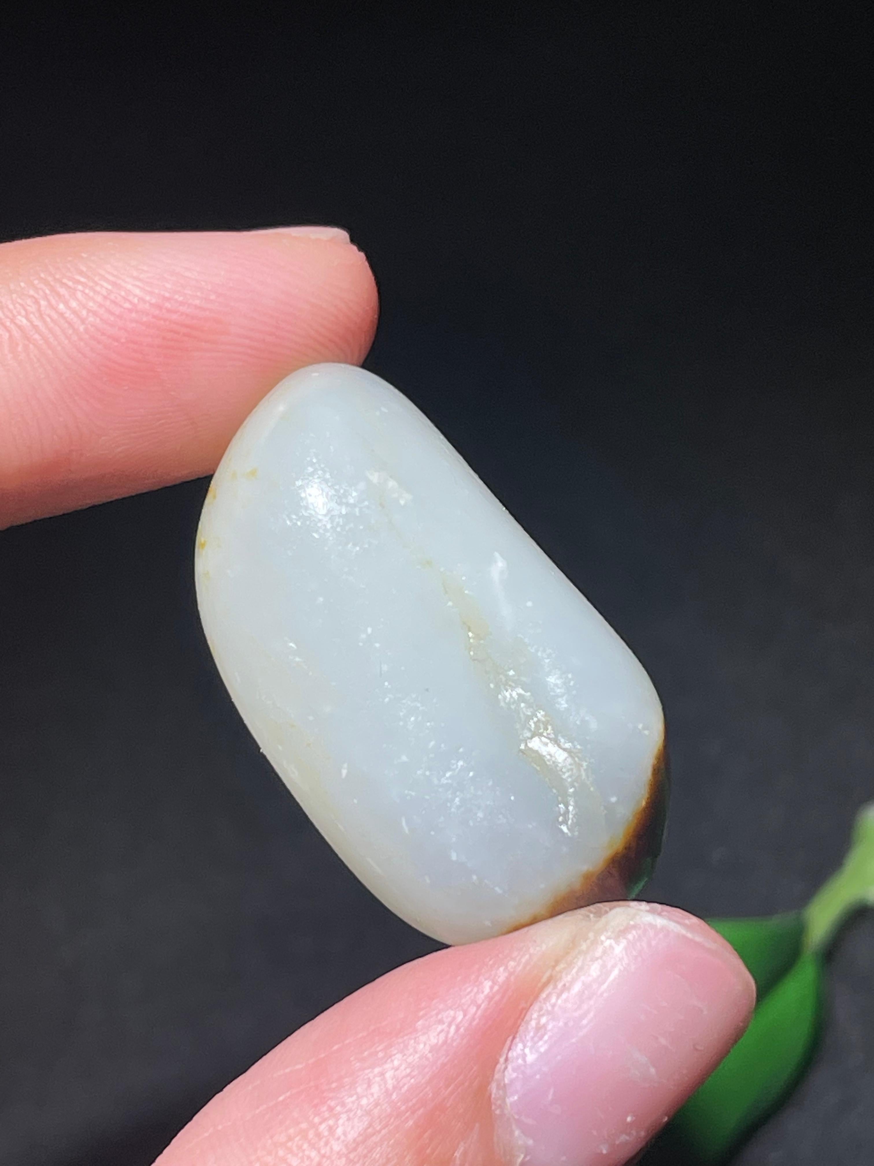 和田玉籽料白玉红皮原石（23.0g）