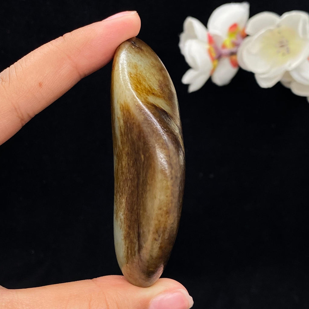 和田玉秋梨皮籽料手把件（98.4g）
