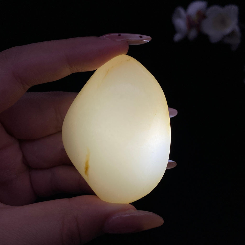 和田玉白玉籽料手把件（64.36g）