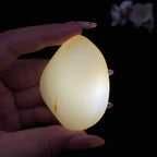 和田玉白玉籽料手把件（64.36g）
