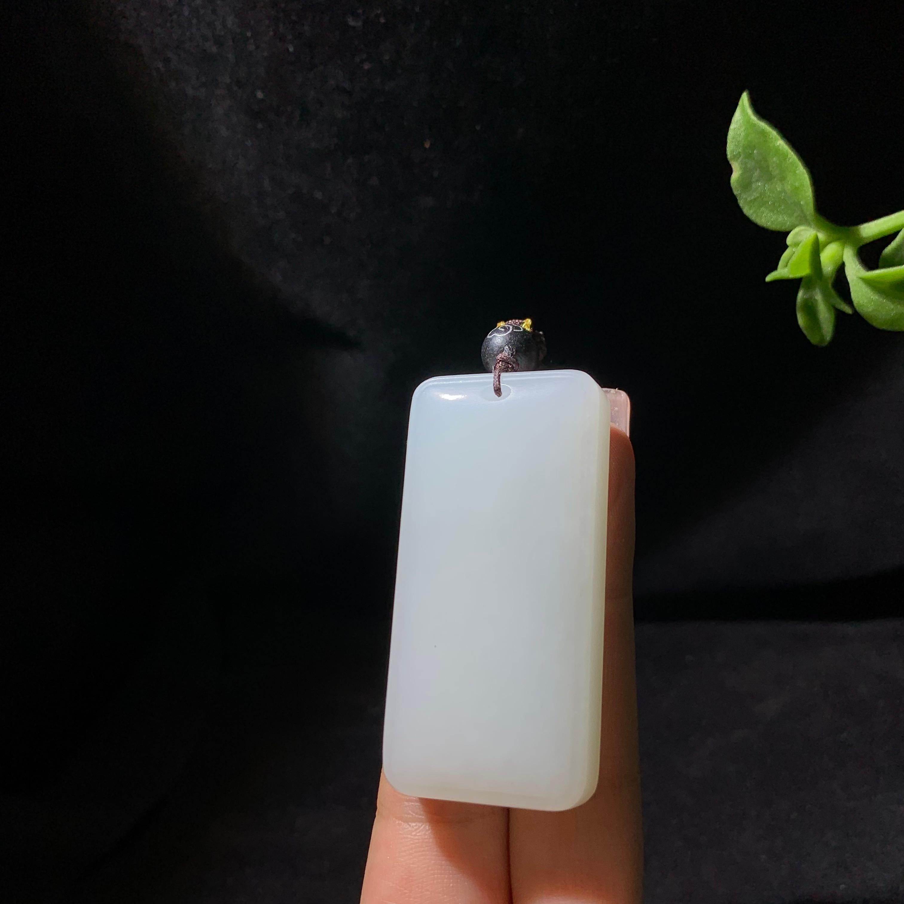 精品和田山料羊脂白玉无事牌（47.3g）