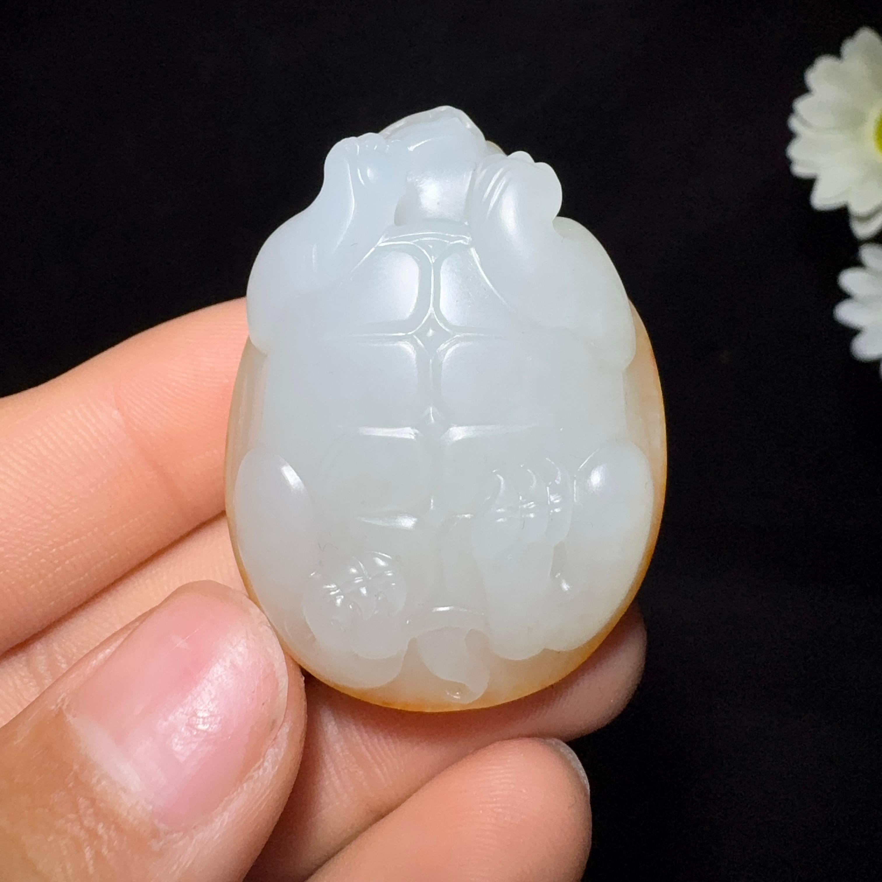 和田玉籽料挂件龙龟（33.0g）