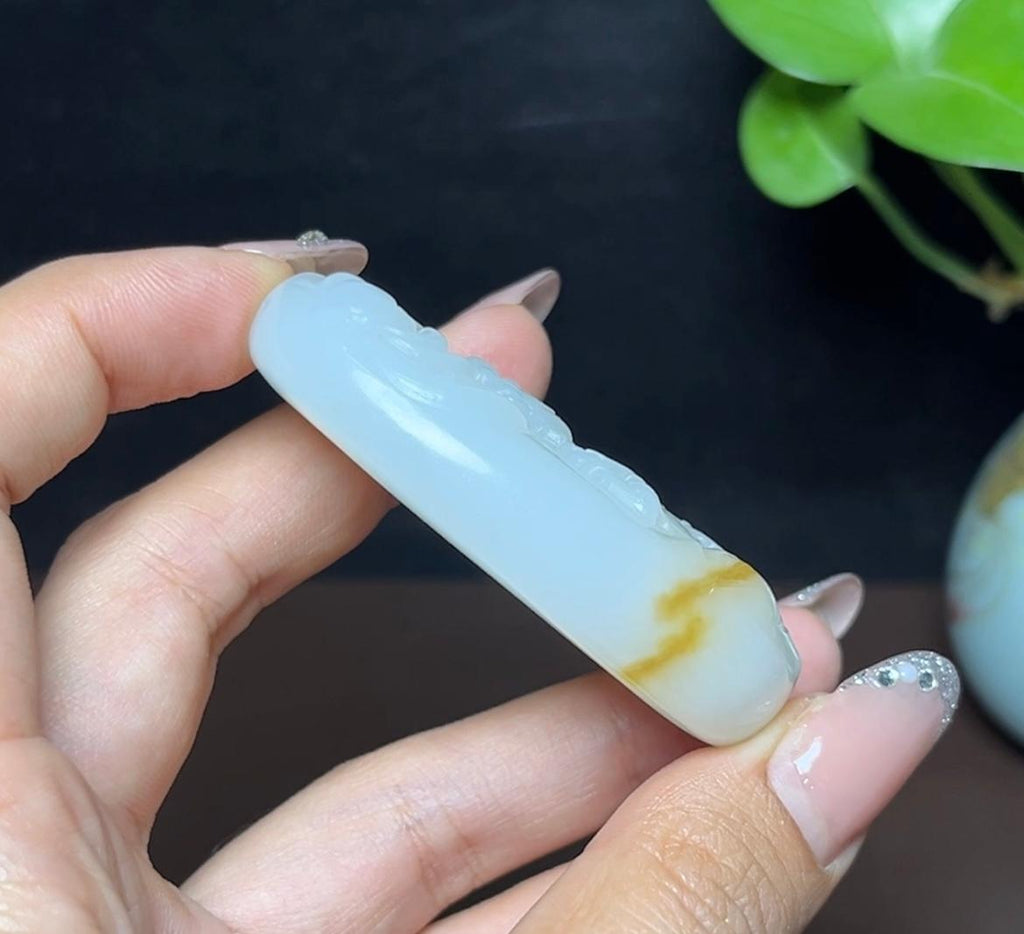 新疆和田玉且末糖白羊脂玉观音（55.6g）
