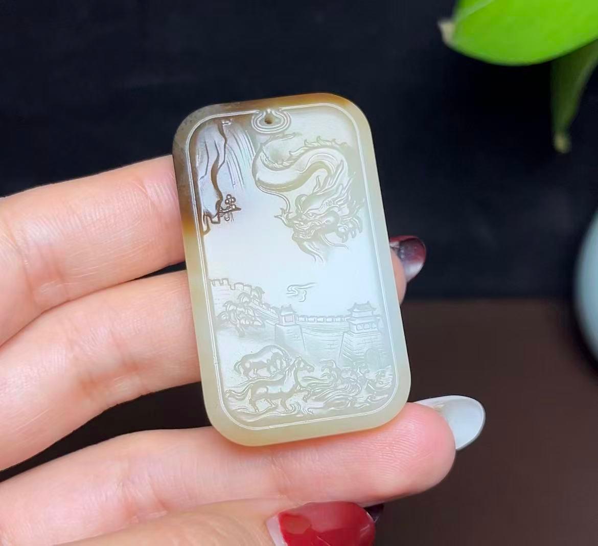 新疆和田玉且末糖白料龙牌山水（28.2g）