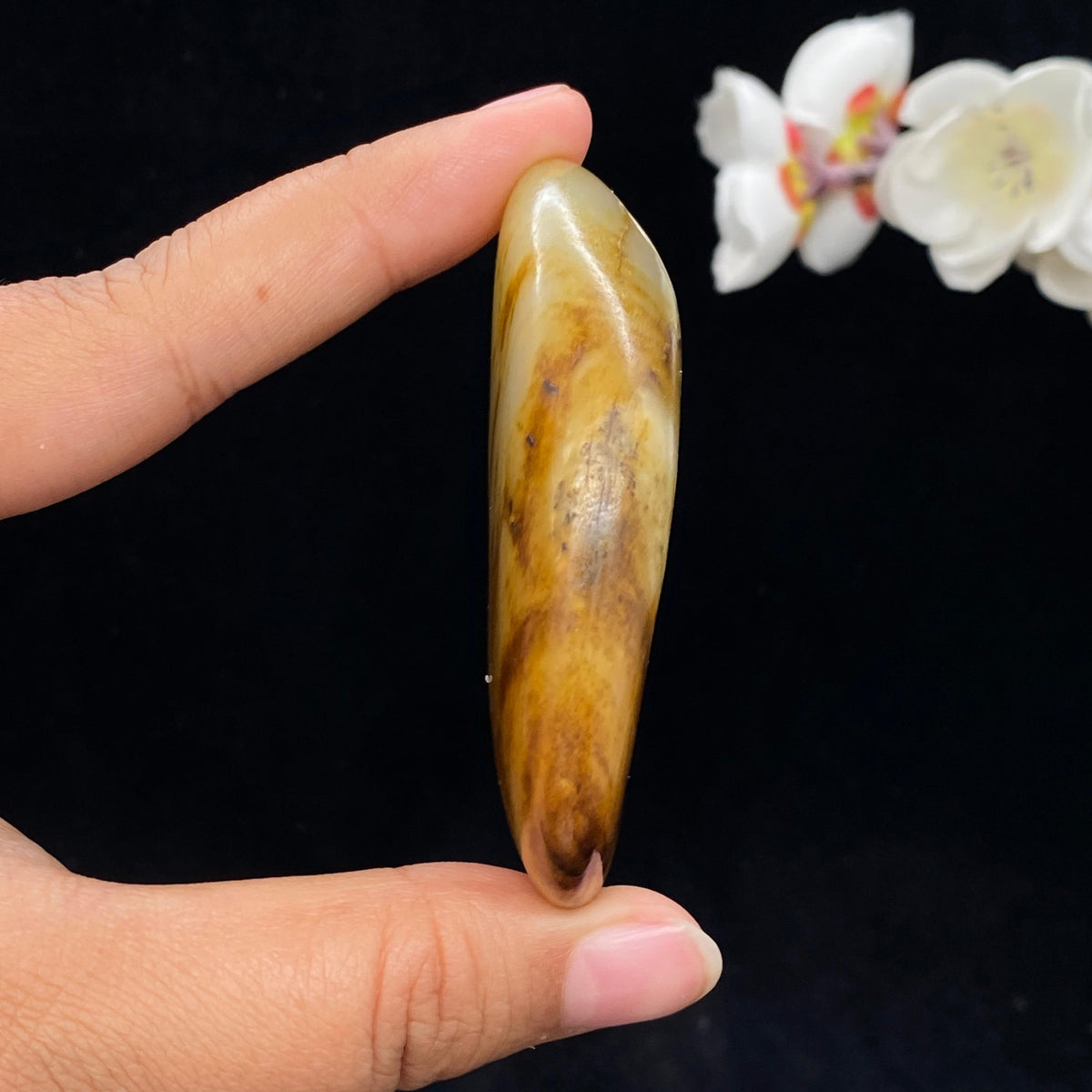和田玉聚黄皮籽料手把件（75.5g）