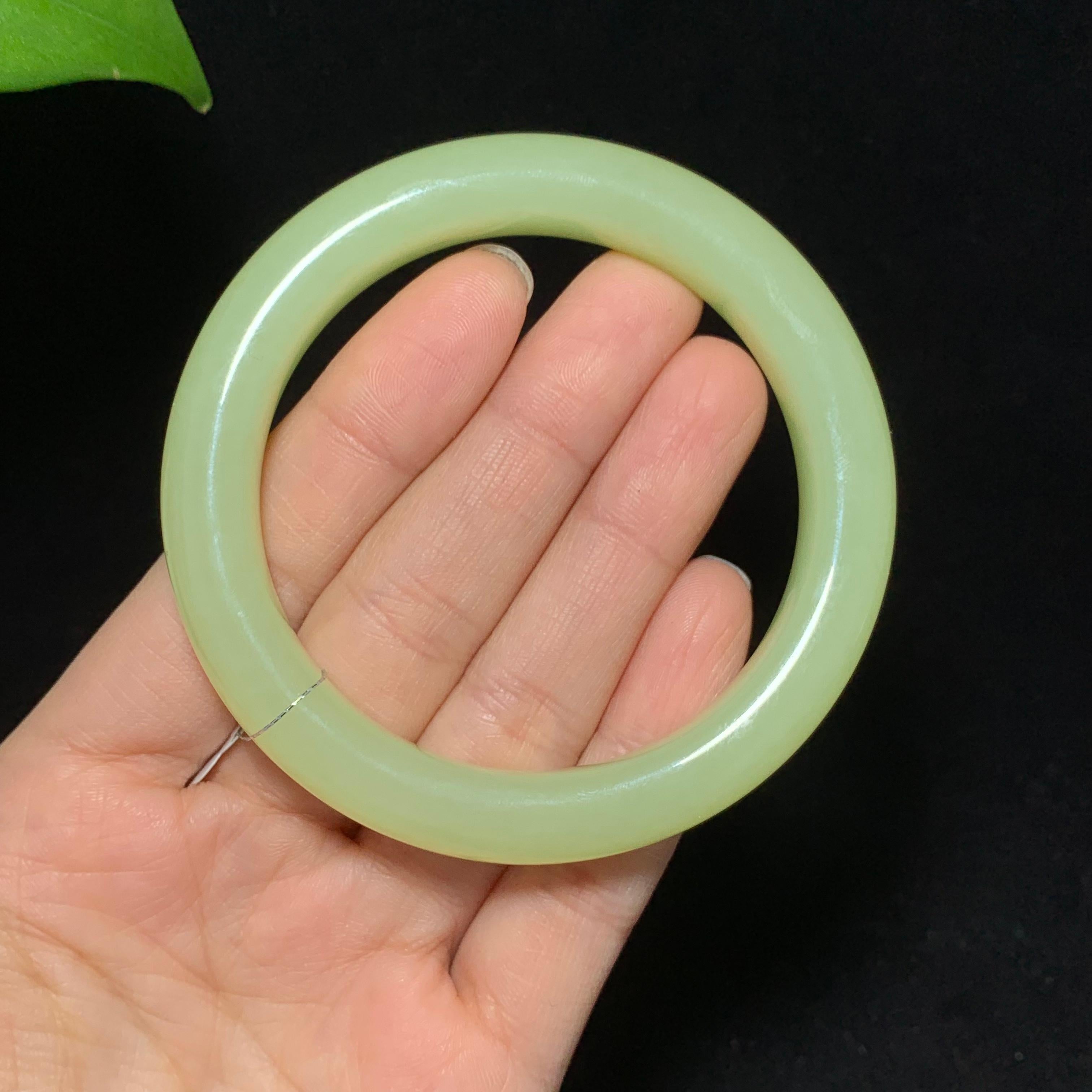 收藏级和田玉鸡油黄黄口手镯（67.2g）