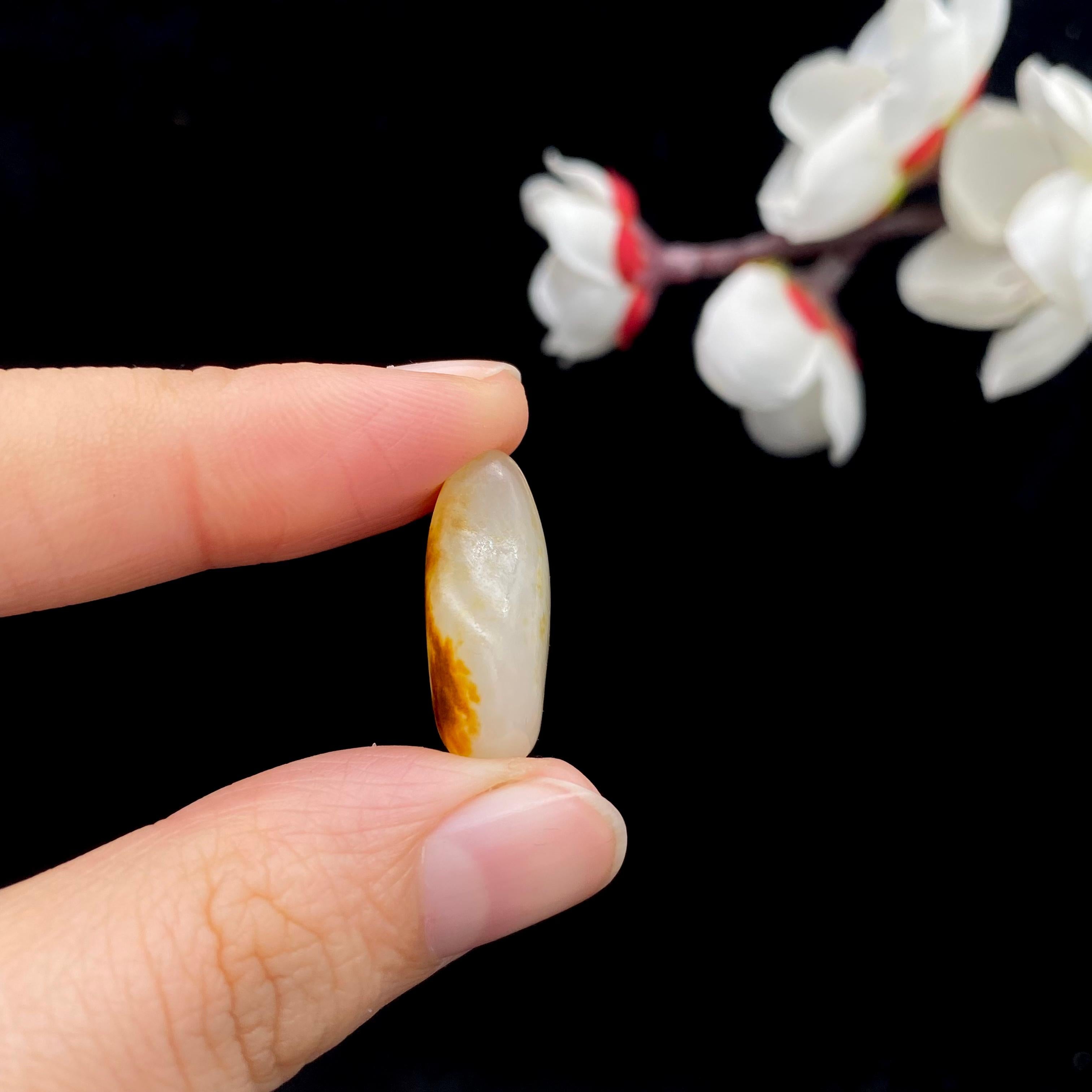 和田玉聚红皮籽料原石（4.5g）