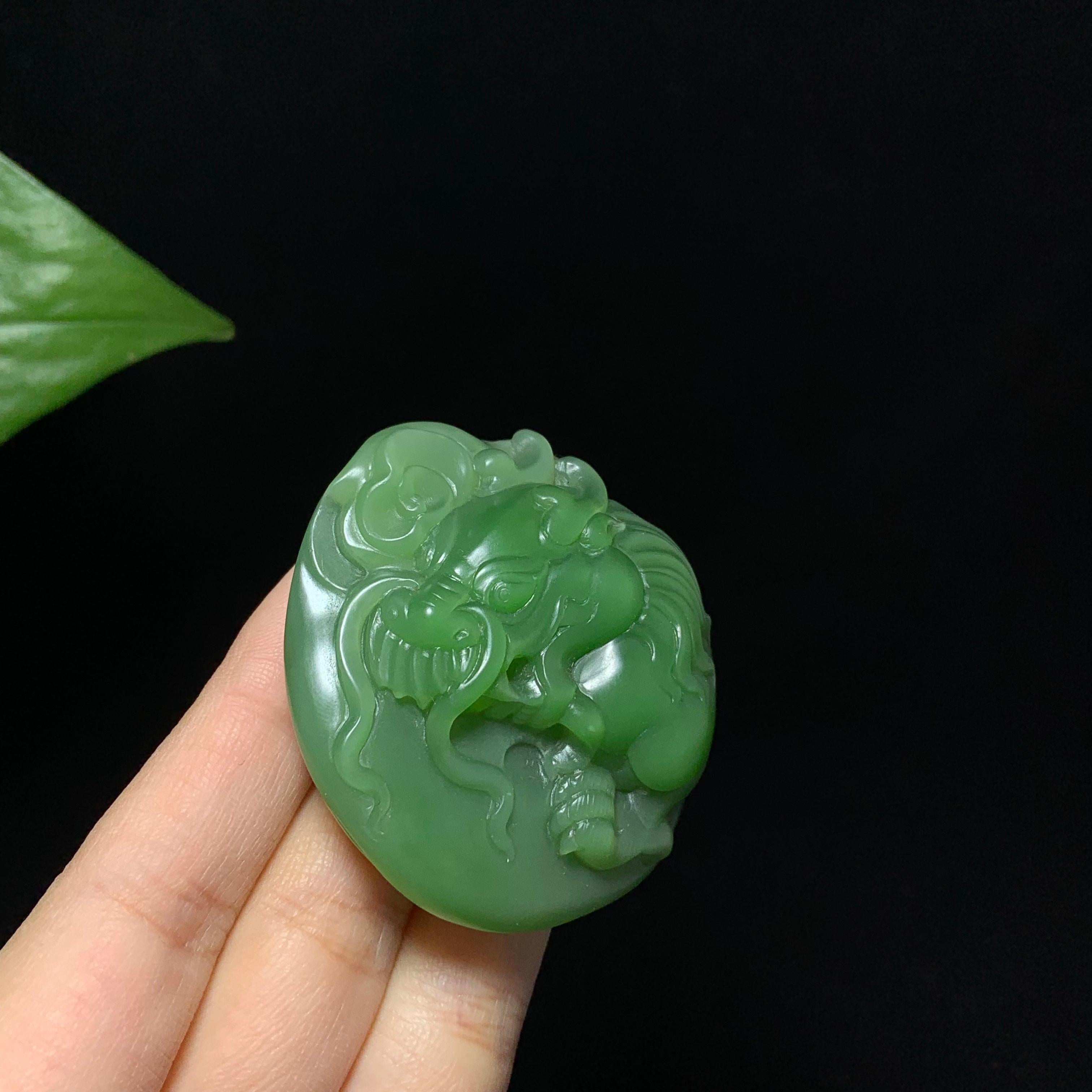 收藏级碧玉粉绿生肖龙挂件（53.0g）